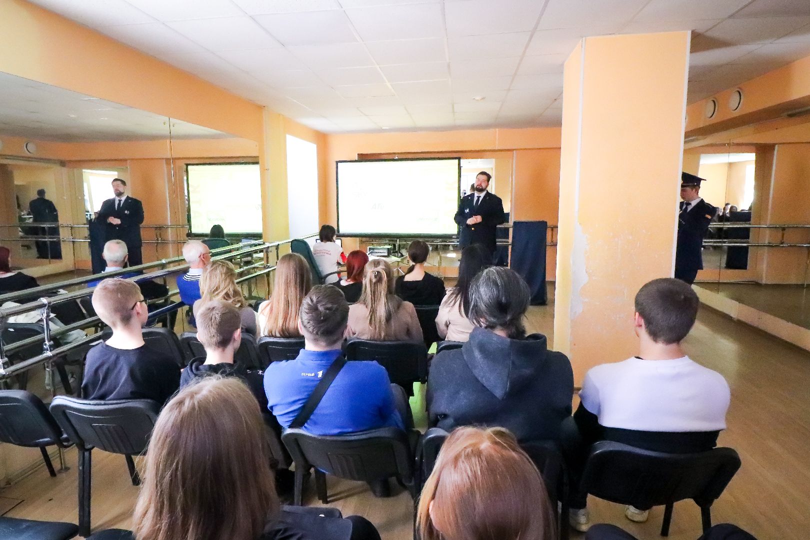 Клин, общество, образование, ярмарка вузов, студенты, школьники,