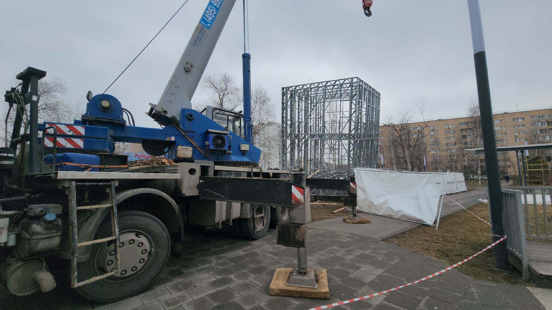 Строительство, Дом вверх дном, Лобня, Парк,