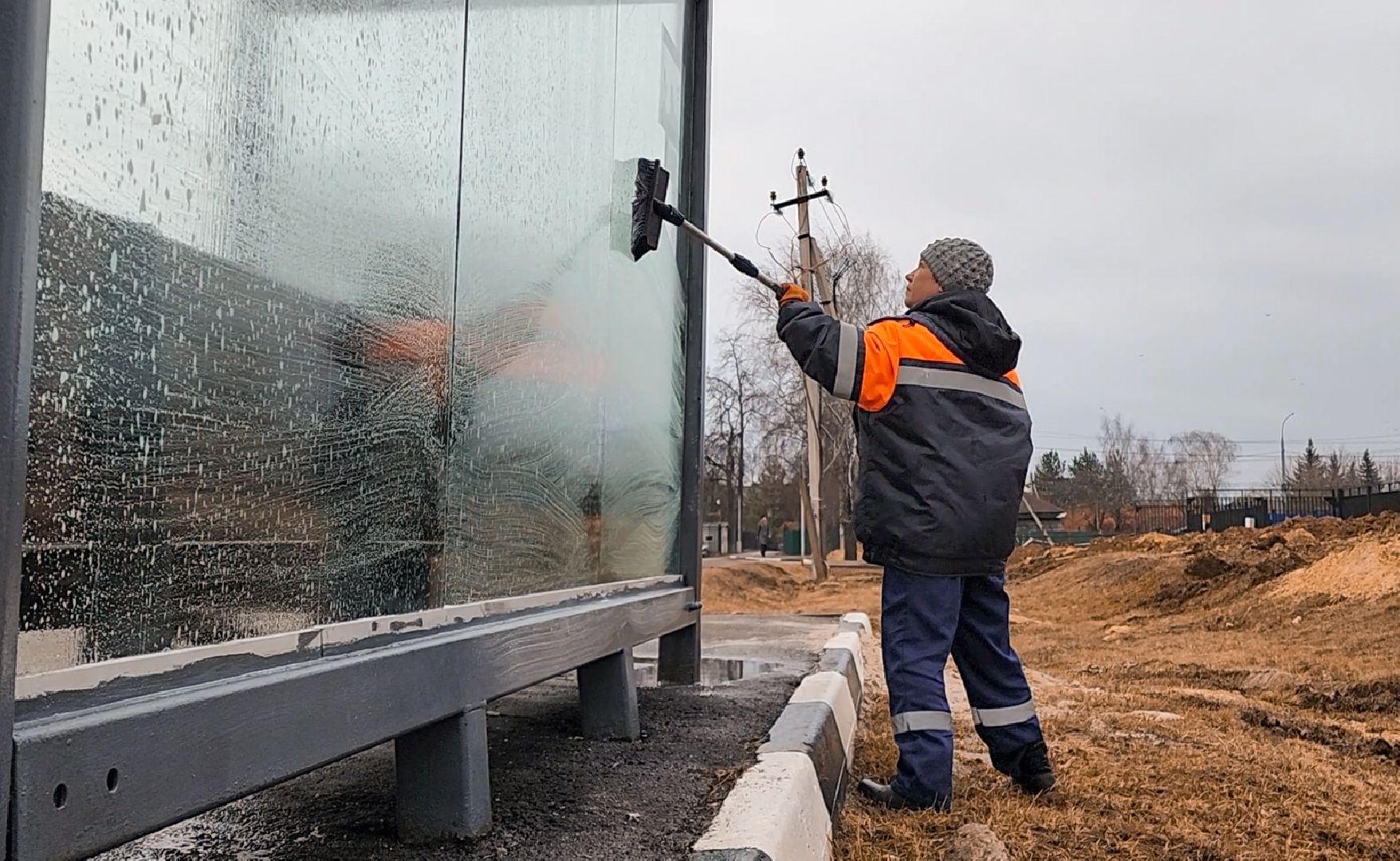 Бронницы, Благоустройство, Моют остановки, Влажная уборка города,