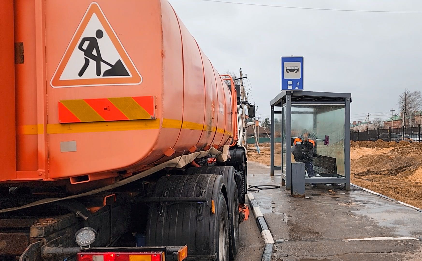 Бронницы, Благоустройство, Моют остановки, Влажная уборка города,