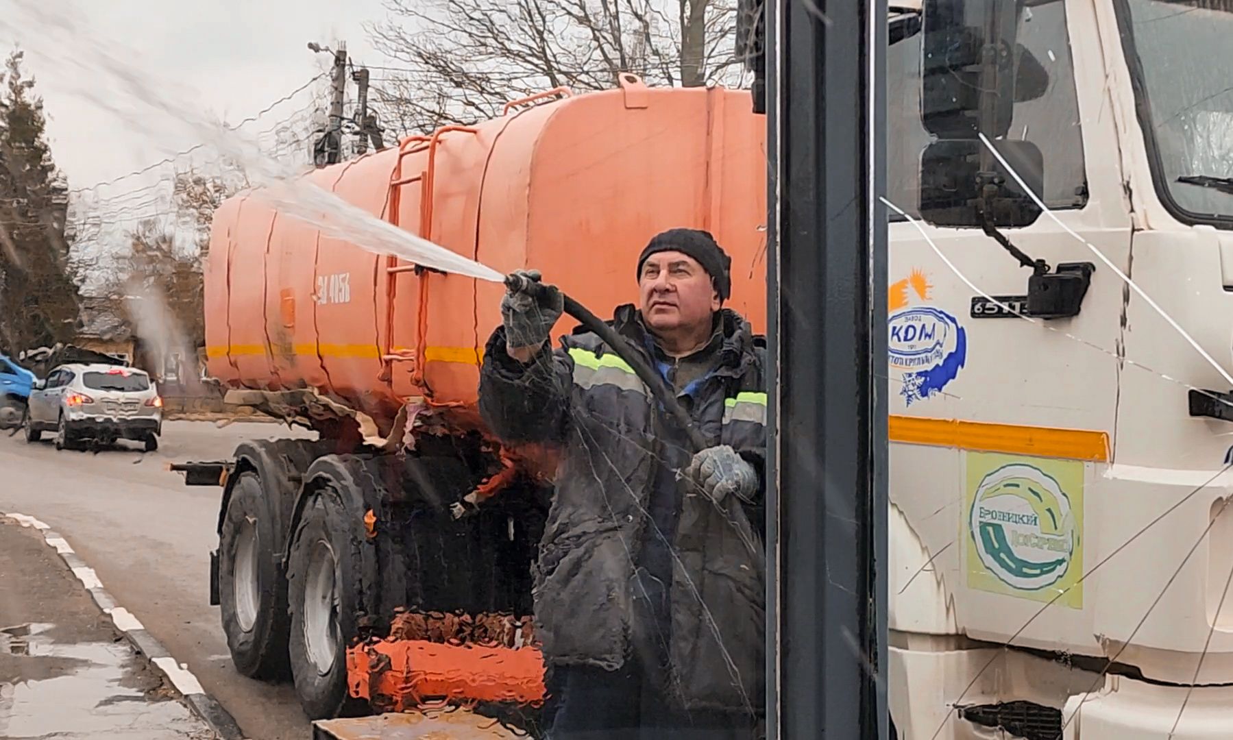 Бронницы, Благоустройство, Моют остановки, Влажная уборка города,