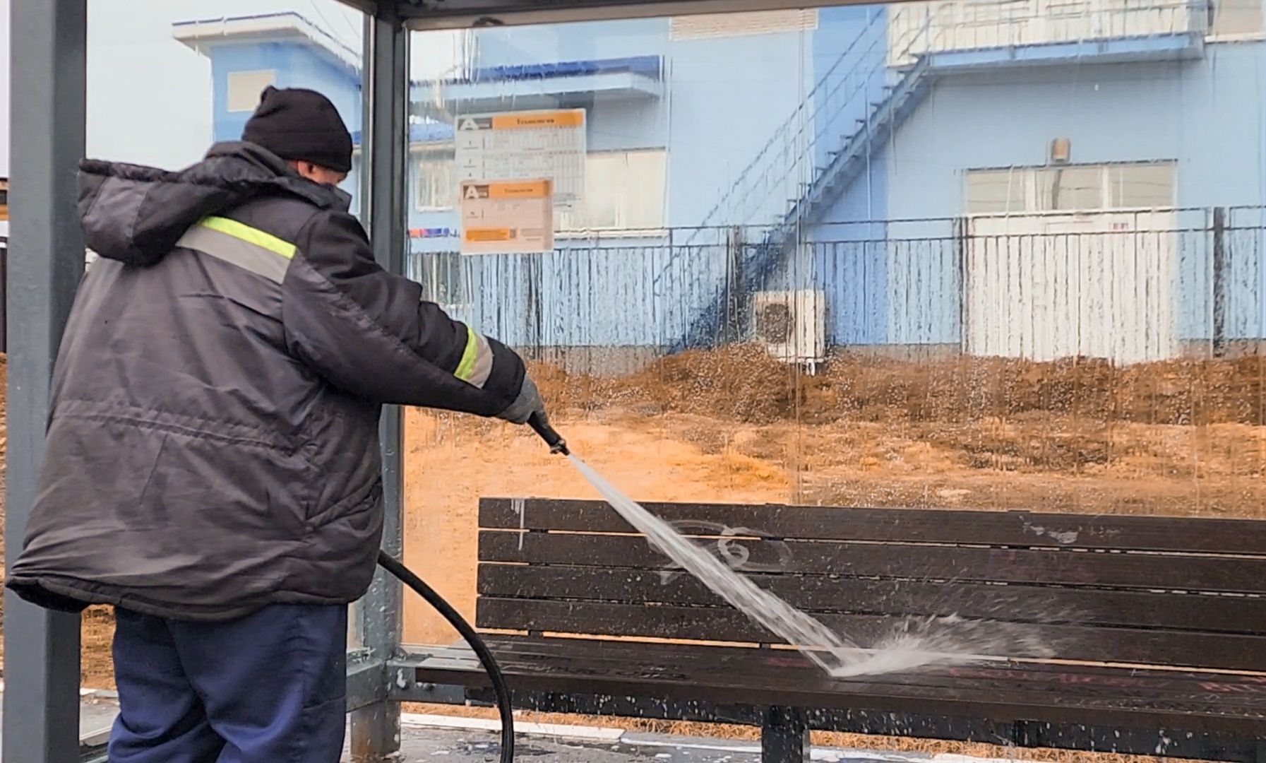 Бронницы, Благоустройство, Моют остановки, Влажная уборка города,