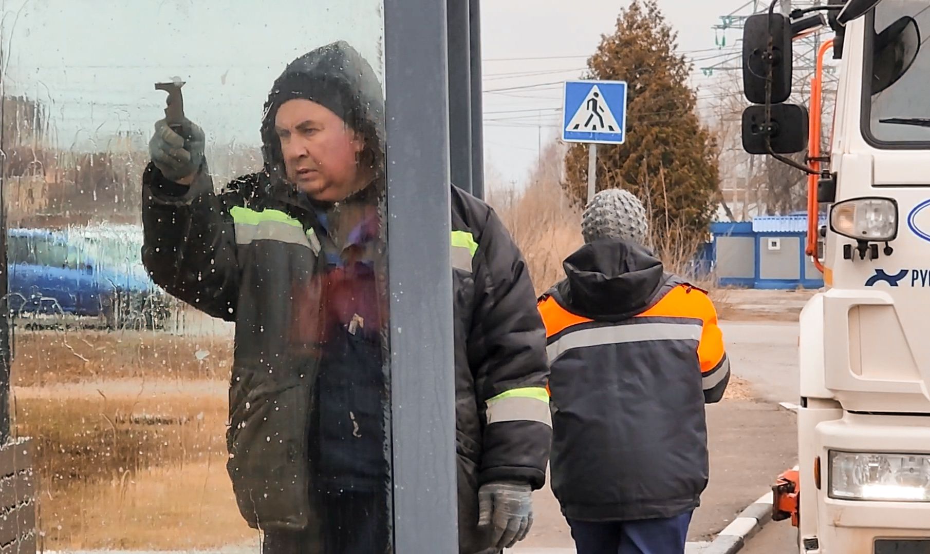 Бронницы, Благоустройство, Моют остановки, Влажная уборка города,