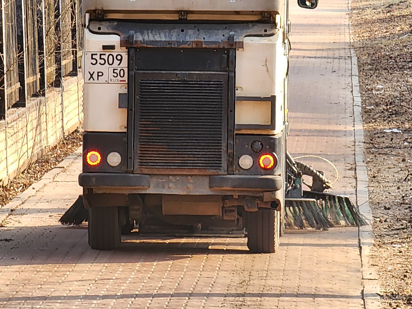 Чехов, улица Чехова, уборка тротуаров, чистка тротуаров, Мосавтодор, уборочная техника, спецтехника, МБУ Чеховское благоустройство,