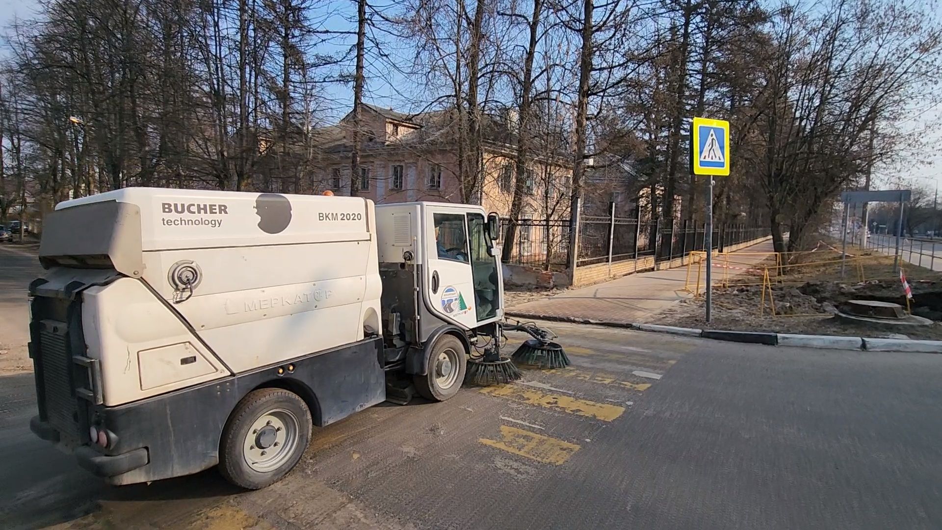 Чехов, улица Чехова, уборка тротуаров, чистка тротуаров, Мосавтодор, уборочная техника, спецтехника, МБУ Чеховское благоустройство,
