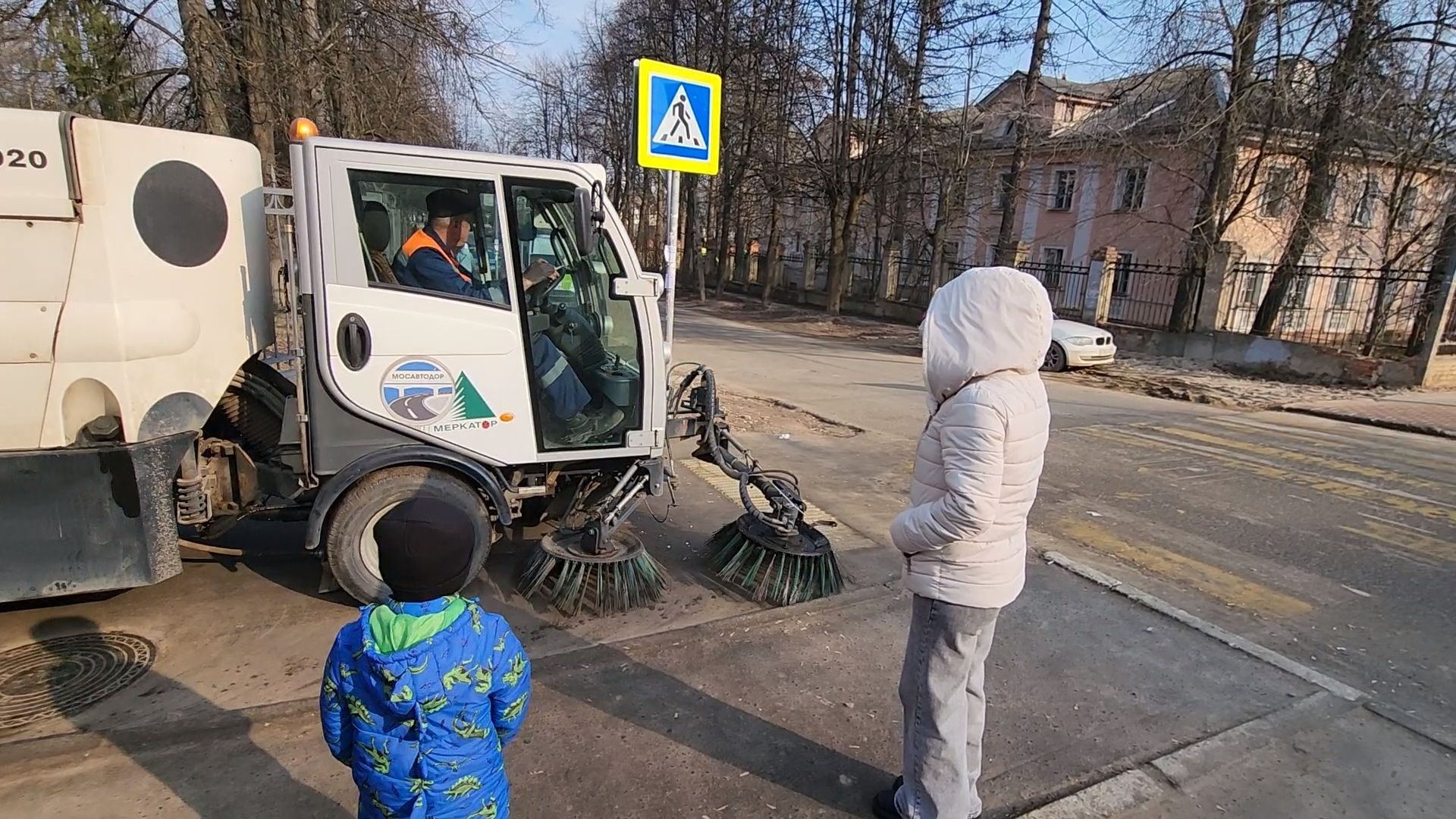 Чехов, улица Чехова, уборка тротуаров, чистка тротуаров, Мосавтодор, уборочная техника, спецтехника, МБУ Чеховское благоустройство,