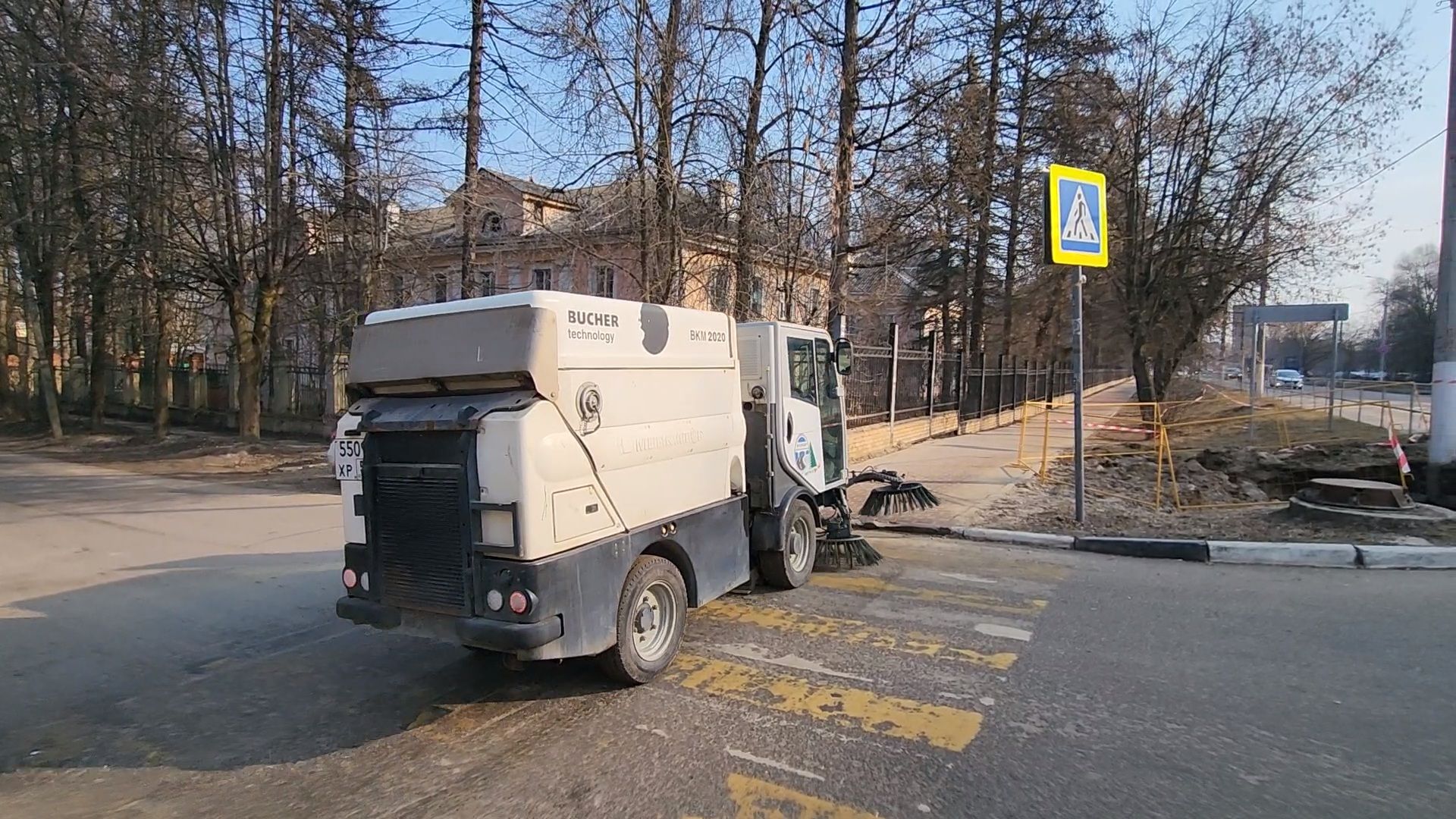 Чехов, улица Чехова, уборка тротуаров, чистка тротуаров, Мосавтодор, уборочная техника, спецтехника, МБУ Чеховское благоустройство,