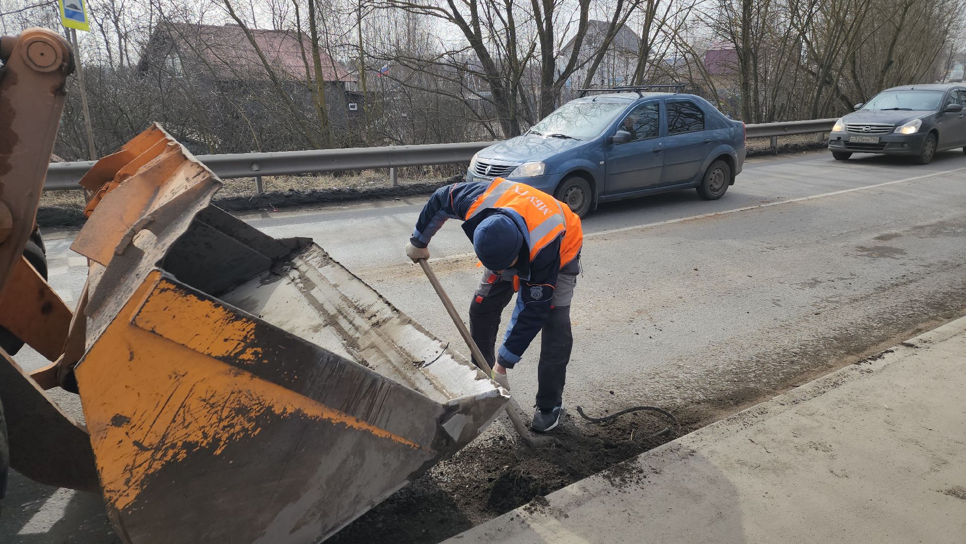 пушкинский, ивантеевка, уборка, автодорога, уборка мусора, сезонные работы, коммунальная служба,