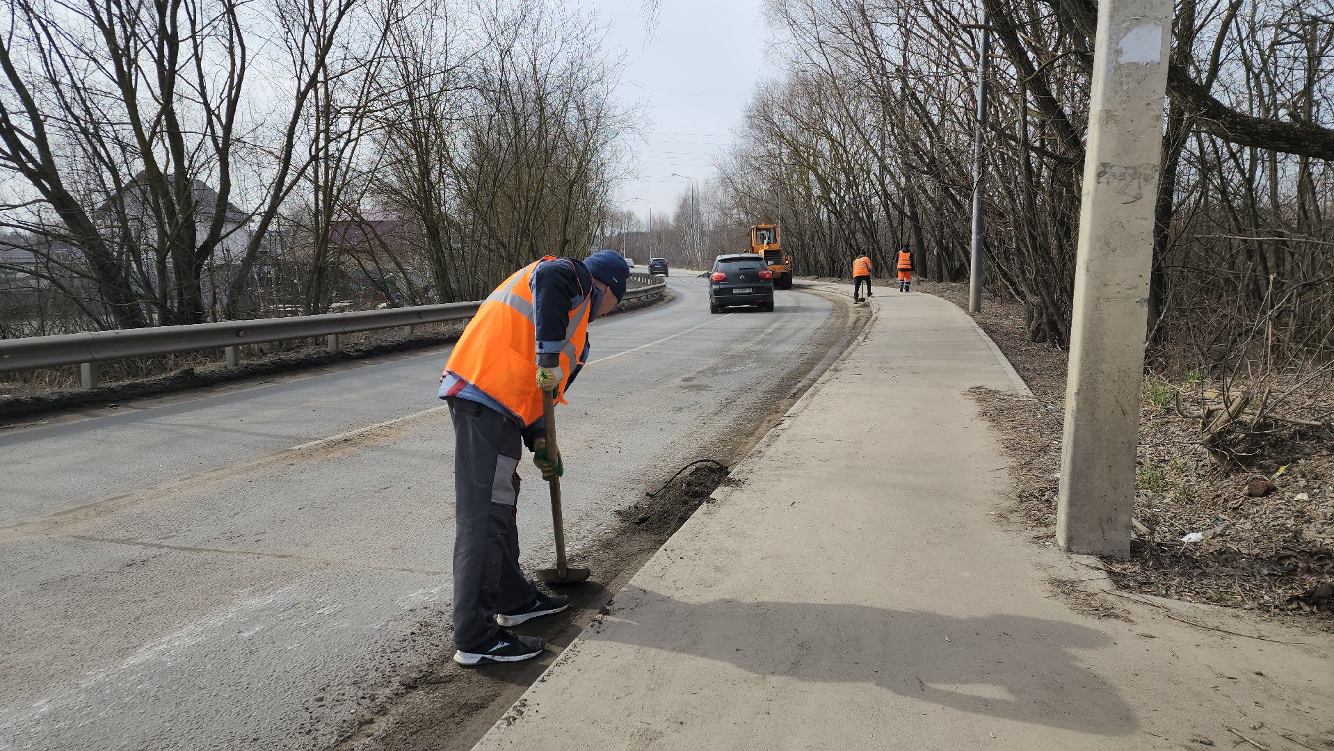 пушкинский, ивантеевка, уборка, автодорога, уборка мусора, сезонные работы, коммунальная служба,