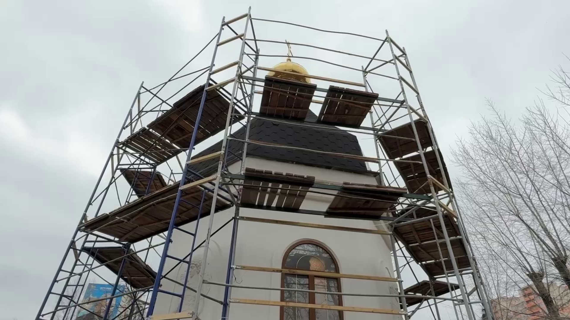 реутов, мемориал славы, часовня, реконструкция, леса, роспись часовни,