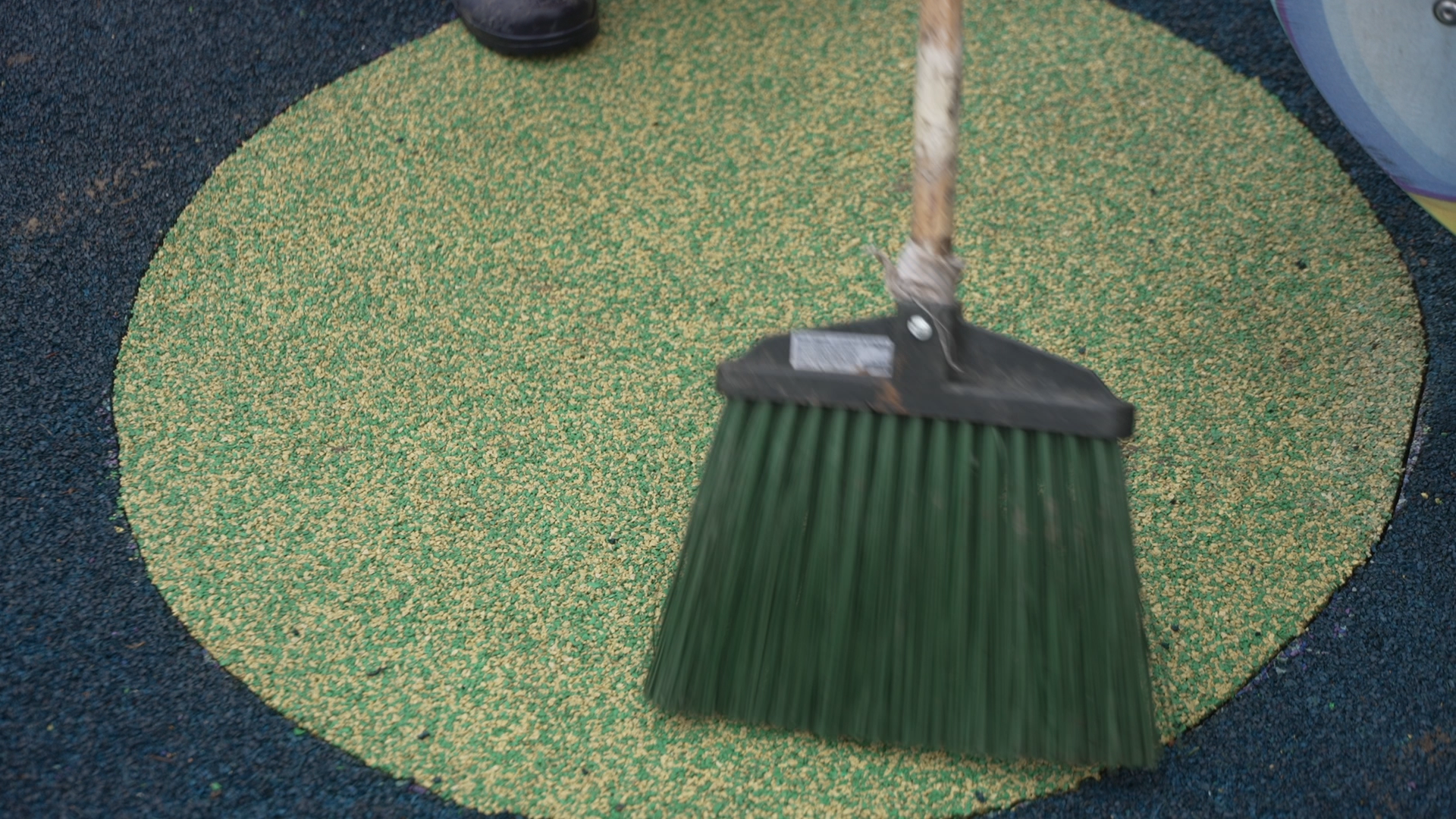 содержание территории, микрорайон Школьный, микрорайон Тополек, МКУ ЖКХ и благоустройство, уборка детских площадок,