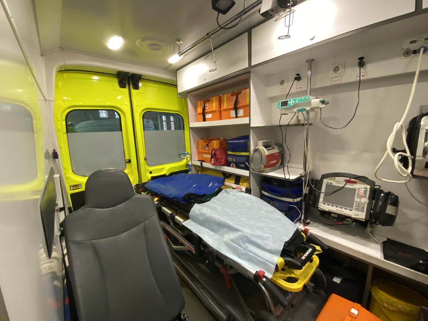 Скорая помощь, Автослесарь, Автослесарь для скорой,