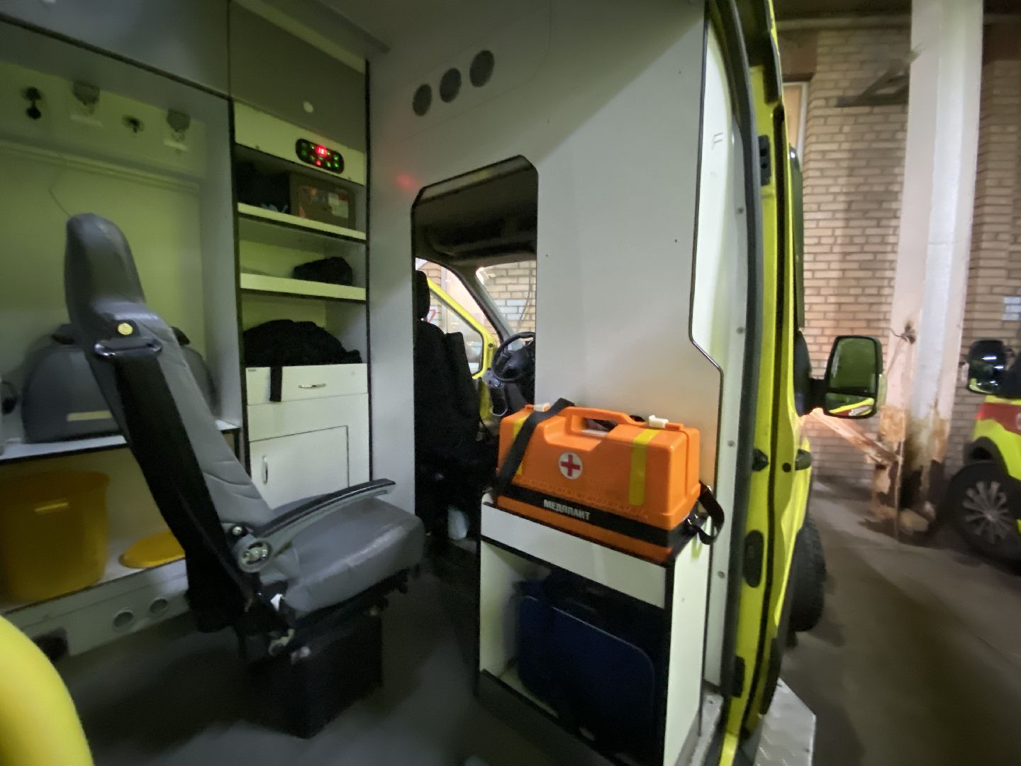 Скорая помощь, Автослесарь, Автослесарь для скорой,