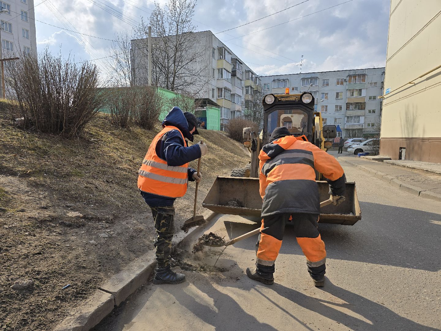 Можайск, Можайский муниципальный округ, Подмосковье, Жкх, Уборка дворов, Коммунальщики, Дворы, общественные пространства,