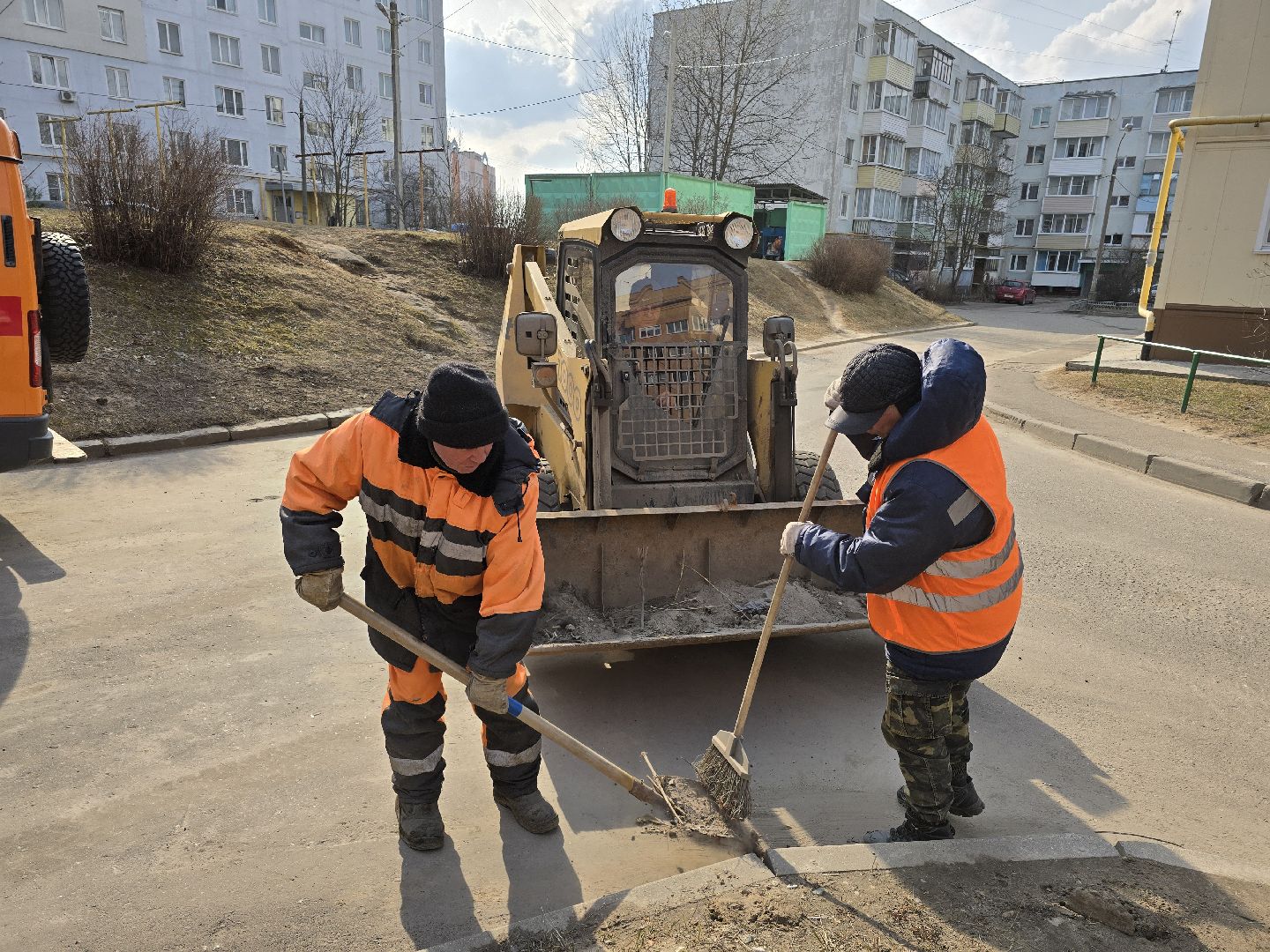 Можайск, Можайский муниципальный округ, Подмосковье, Жкх, Уборка дворов, Коммунальщики, Дворы, общественные пространства,