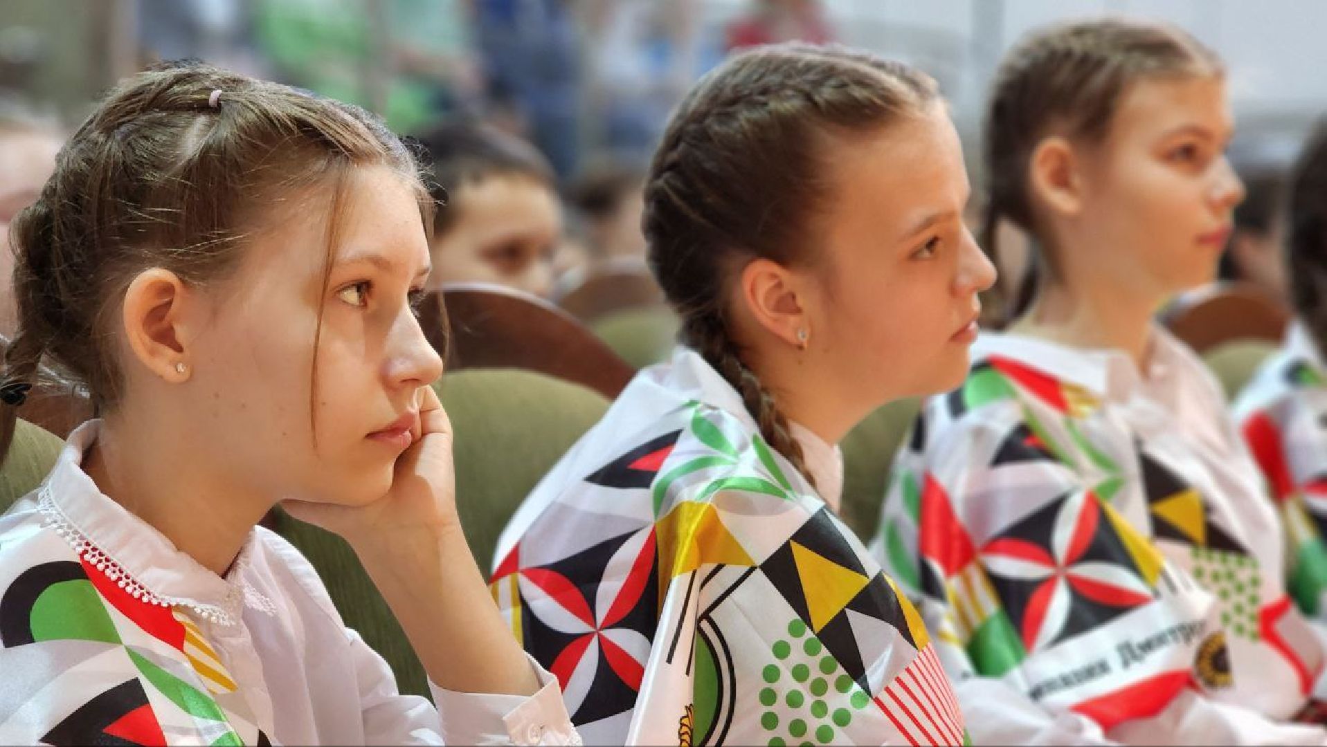 Дмитров, Гимназия Дмитров, Чжаоцин, КНР,