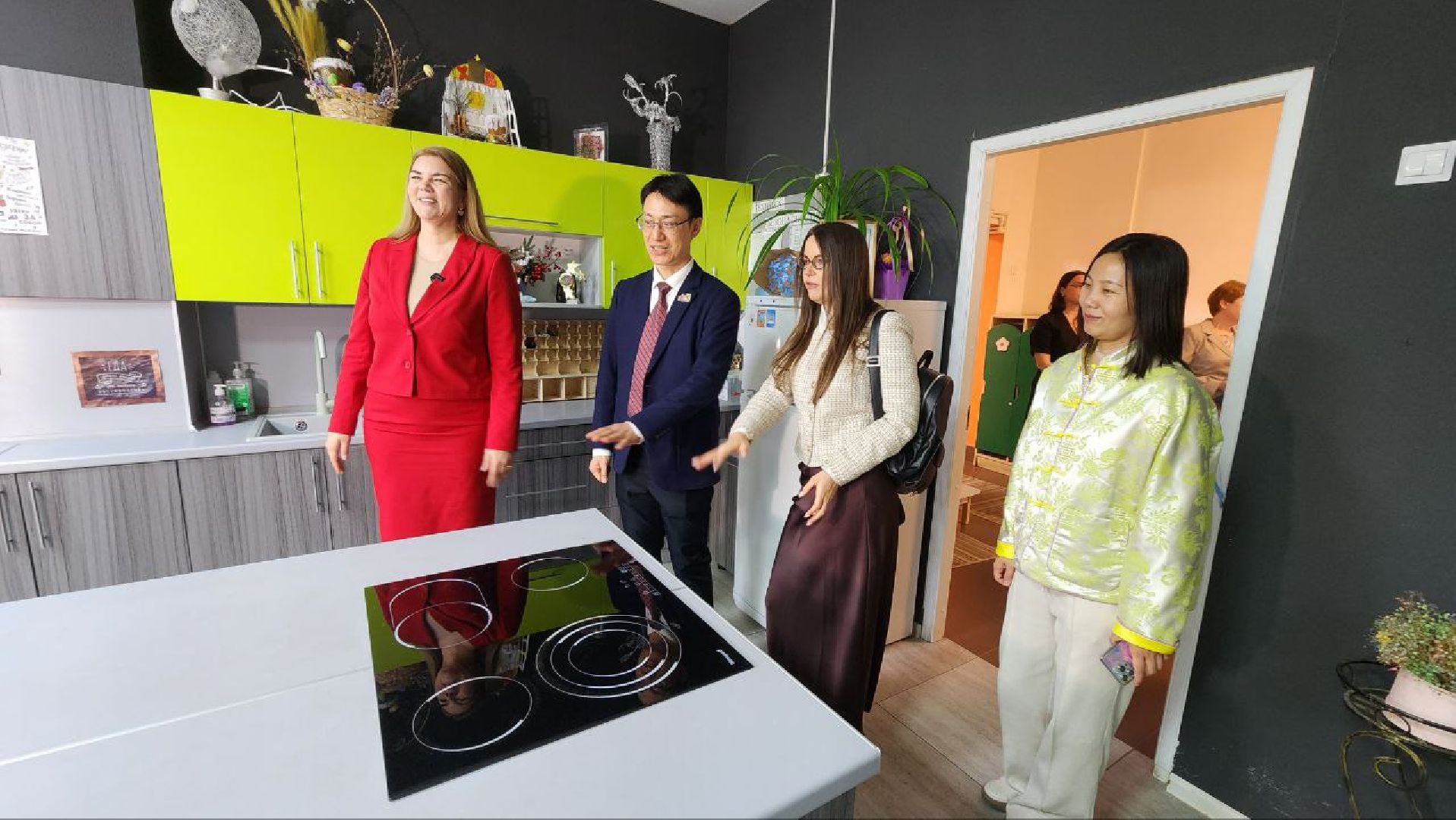 Дмитров, Гимназия Дмитров, Чжаоцин, КНР,