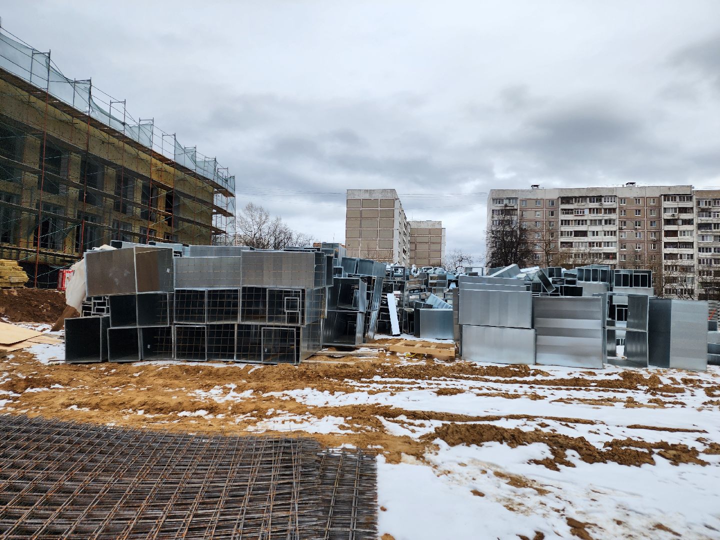 Чехов, школа 3, строительство пристройки на 200 мест, черновая отделка помещений, лестничные клетки, штукатурка, утепление фасада, монтаж инженерных сетей, госпрограмма московской области,