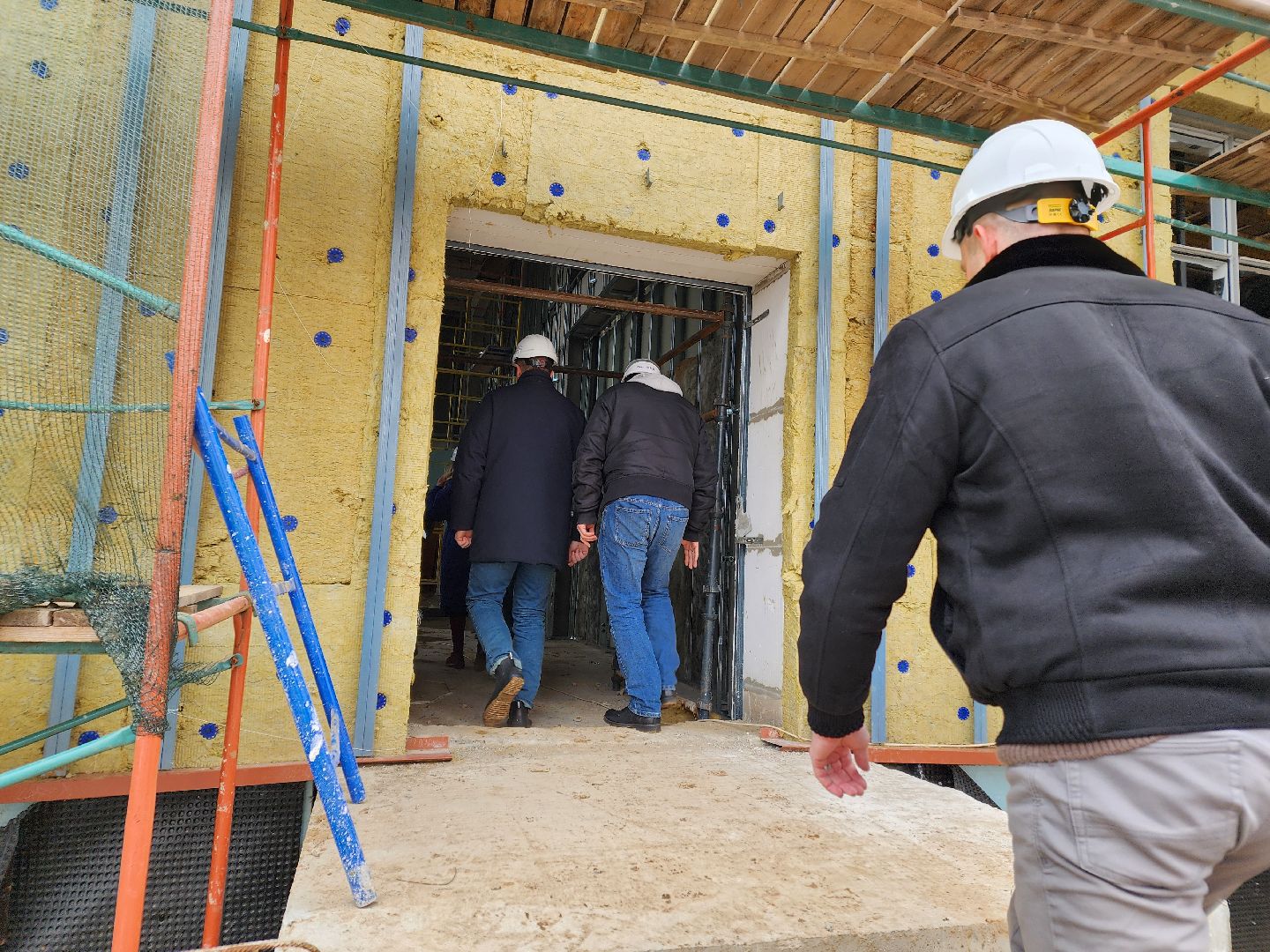 Чехов, школа 3, строительство пристройки на 200 мест, черновая отделка помещений, лестничные клетки, штукатурка, утепление фасада, монтаж инженерных сетей, госпрограмма московской области,