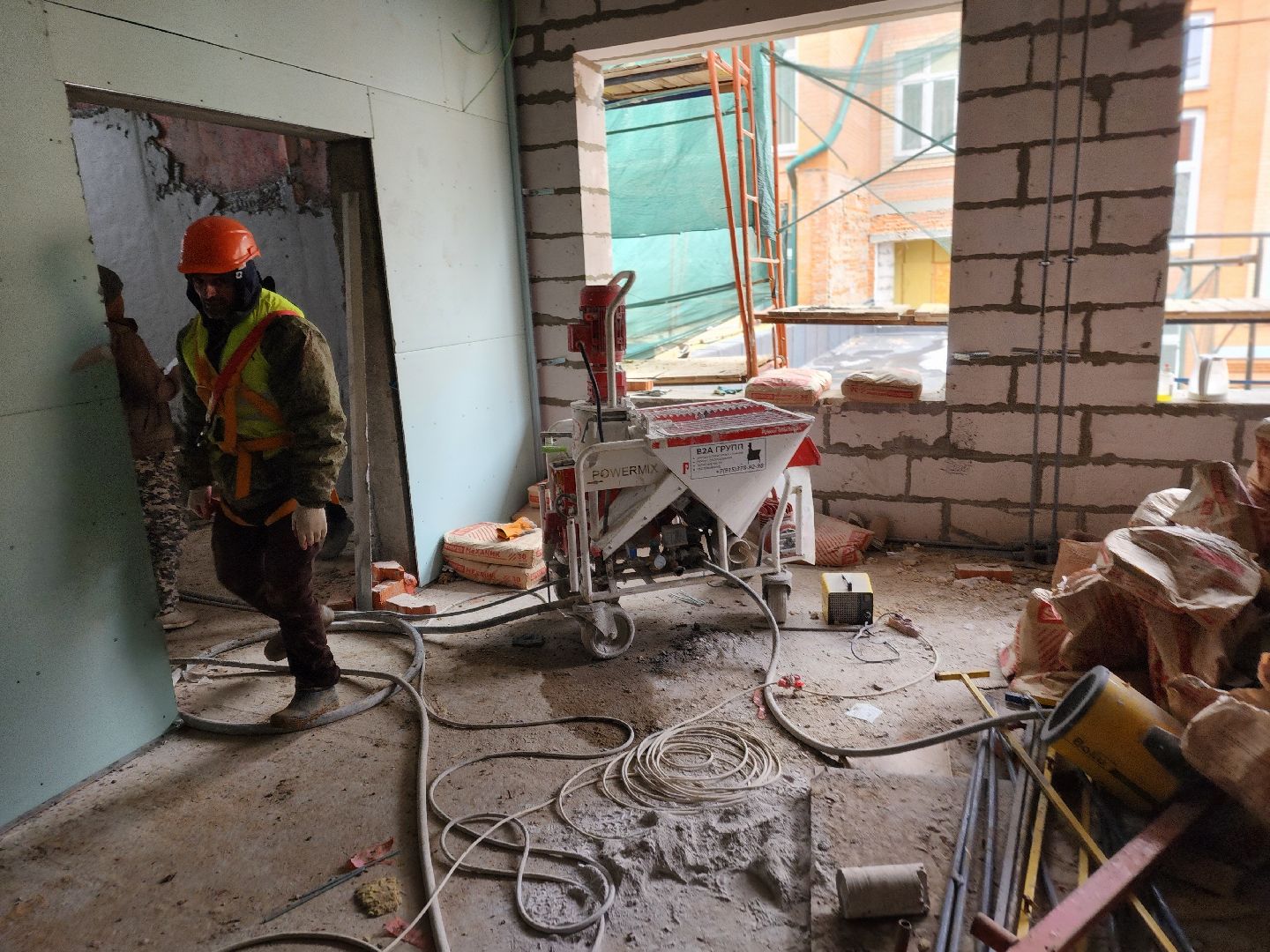 Чехов, школа 3, строительство пристройки на 200 мест, черновая отделка помещений, лестничные клетки, штукатурка, утепление фасада, монтаж инженерных сетей, госпрограмма московской области,