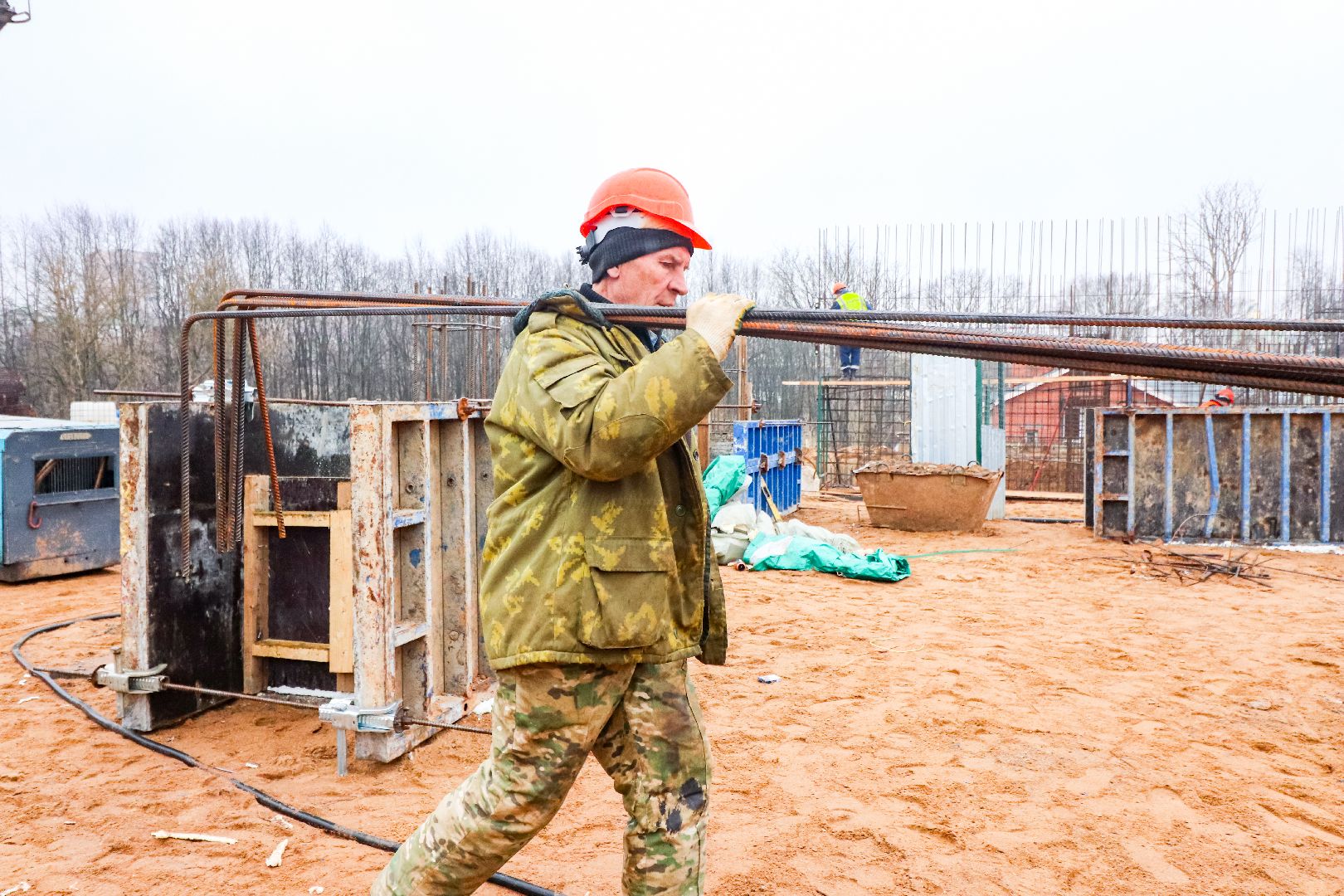 Клин, строительство, спорт, стройка спортшколы, люди, Подмосковье,