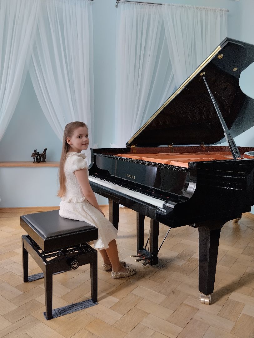 Благотворительный фонд, пианистка, музыка, семья, концерт