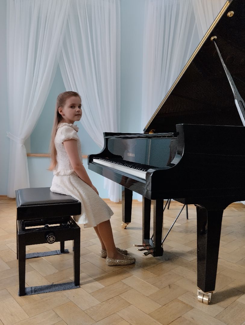 Благотворительный фонд, пианистка, музыка, семья, концерт