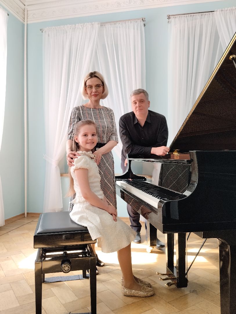 Благотворительный фонд, пианистка, музыка, семья, концерт