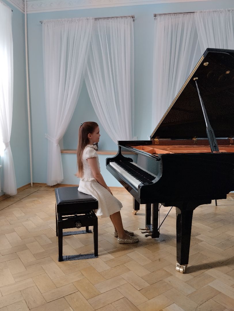 Благотворительный фонд, пианистка, музыка, семья, концерт