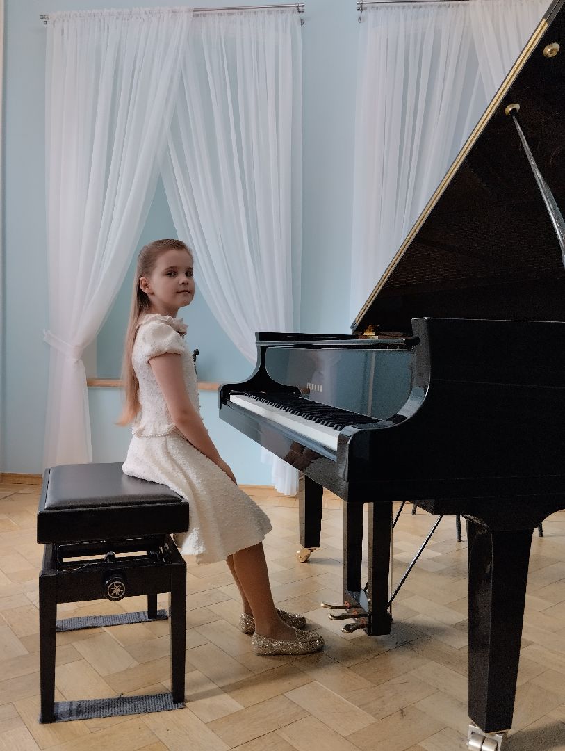 Благотворительный фонд, пианистка, музыка, семья, концерт