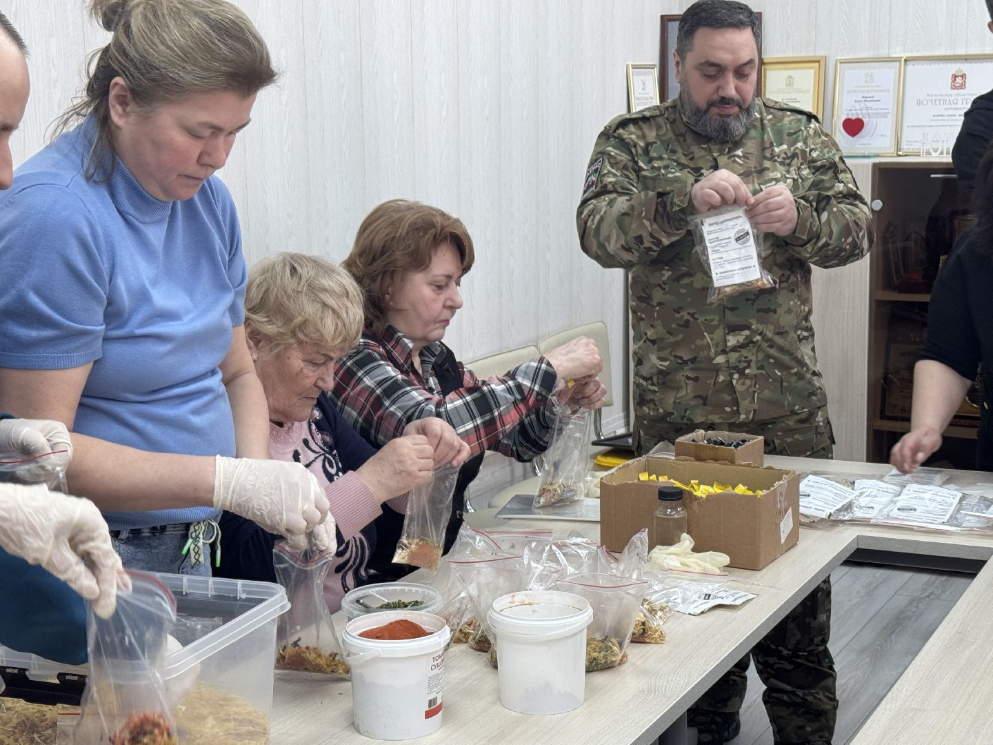 сво, волонтеры подмосковья, общественная палата Балашихи, Своих не бросаем,