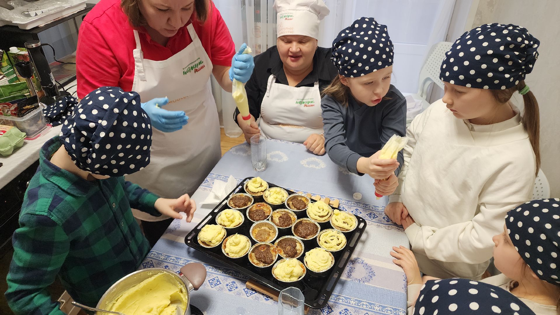ивантеевка, центр социального обслуживания, дети с особенностями развития, мастер-класс,кухня, пирожные, социализация детей,