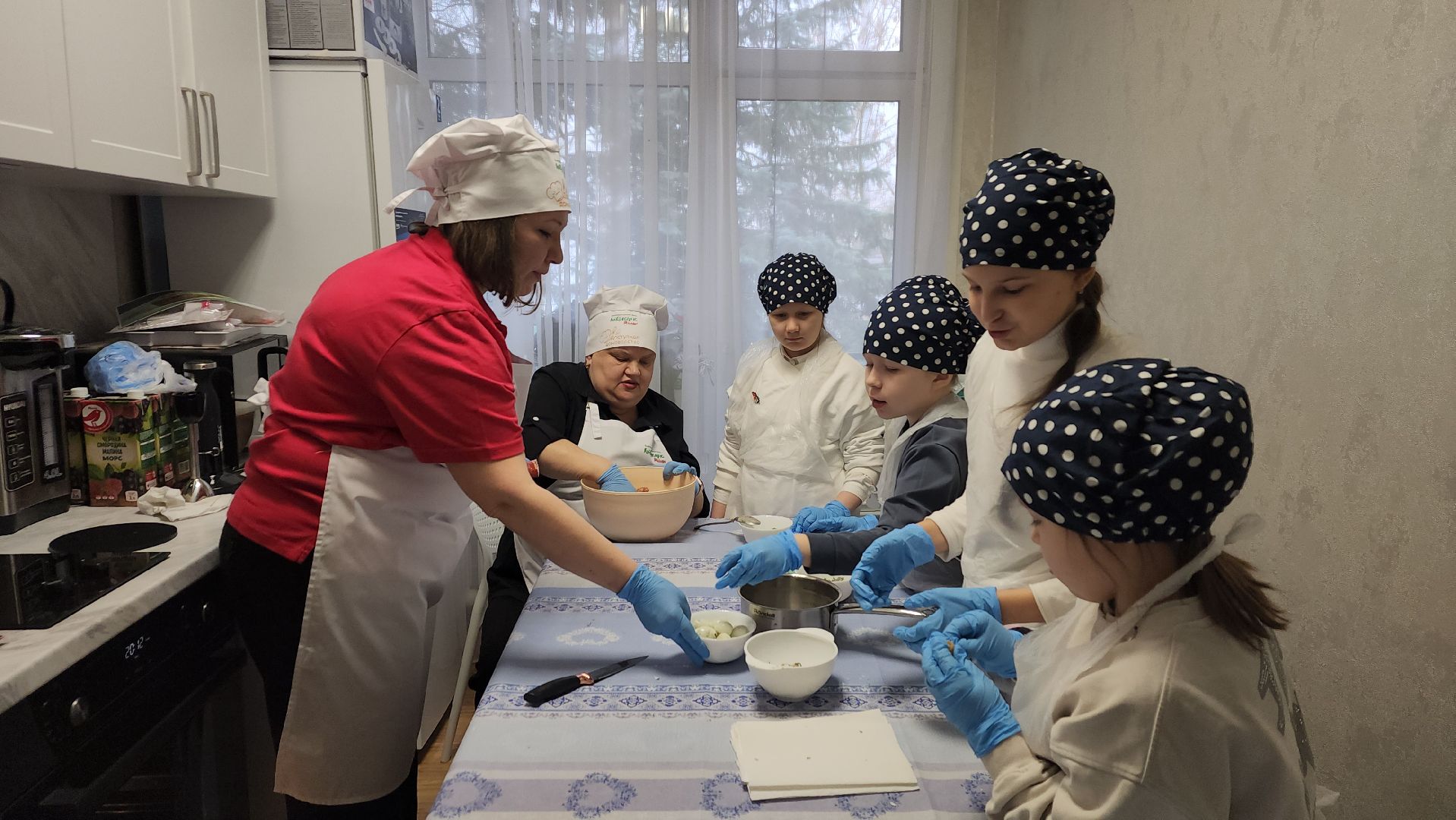 ивантеевка, центр социального обслуживания, дети с особенностями развития, мастер-класс,кухня, пирожные, социализация детей,