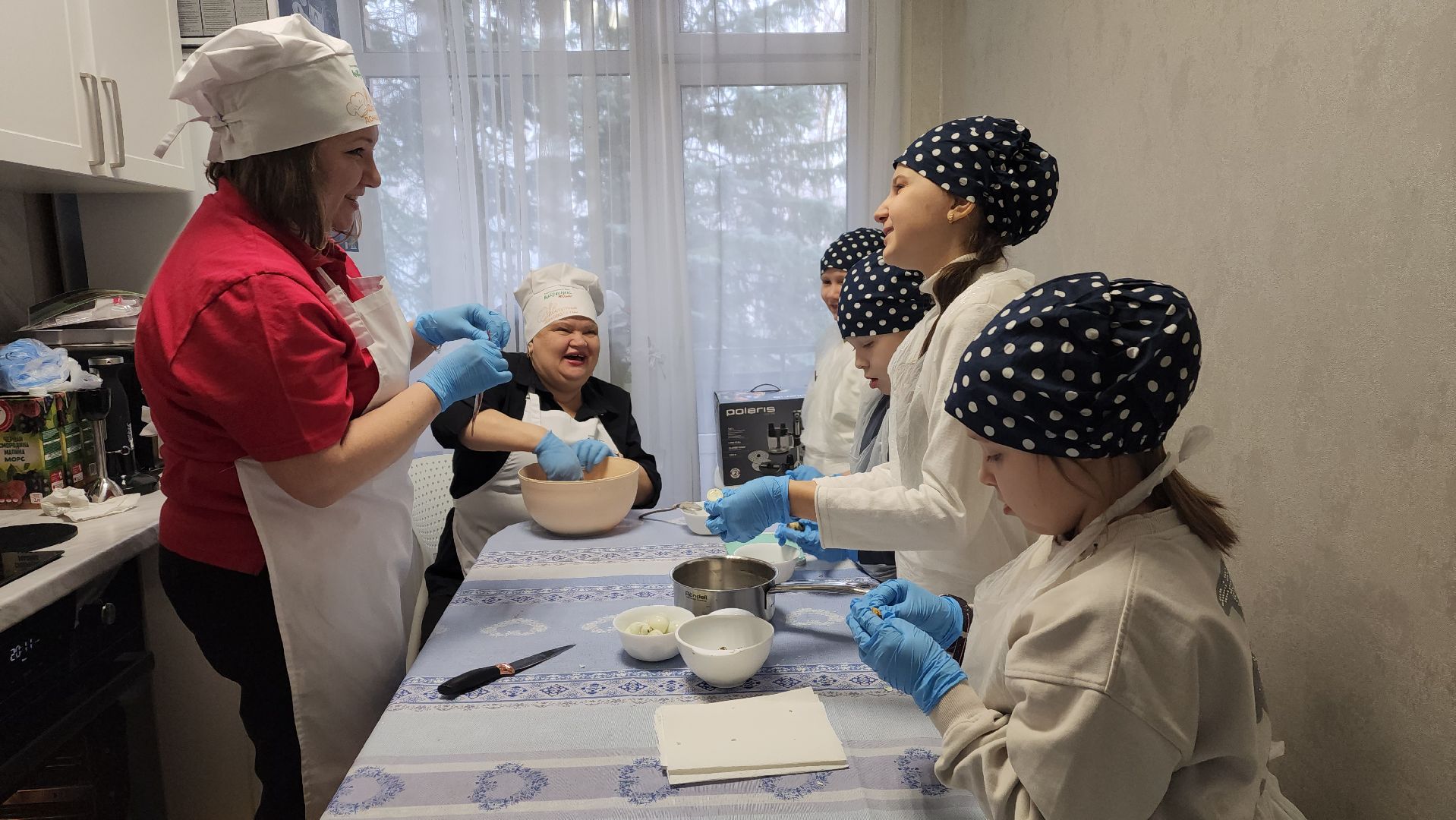 ивантеевка, центр социального обслуживания, дети с особенностями развития, мастер-класс,кухня, пирожные, социализация детей,