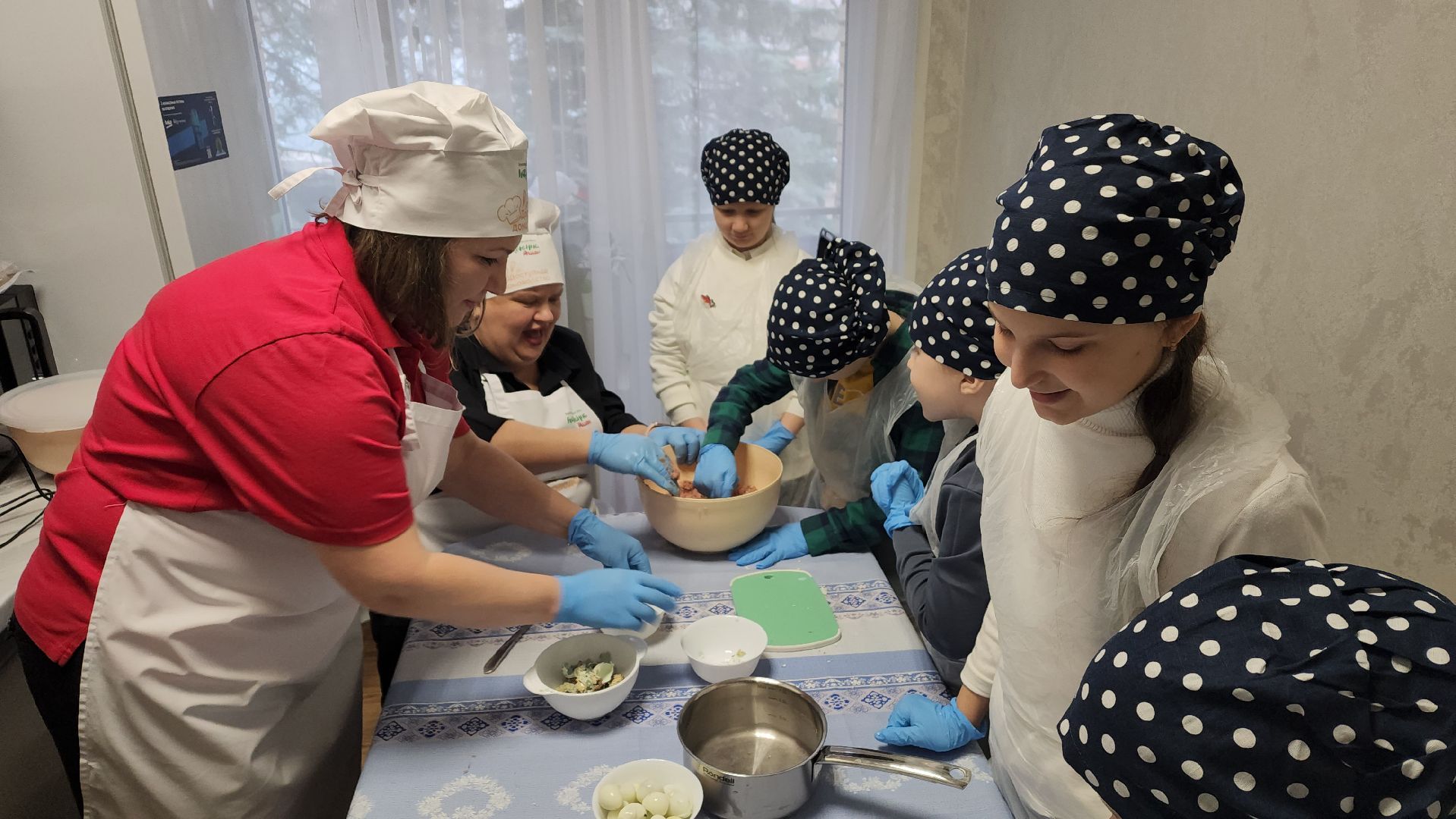 ивантеевка, центр социального обслуживания, дети с особенностями развития, мастер-класс,кухня, пирожные, социализация детей,