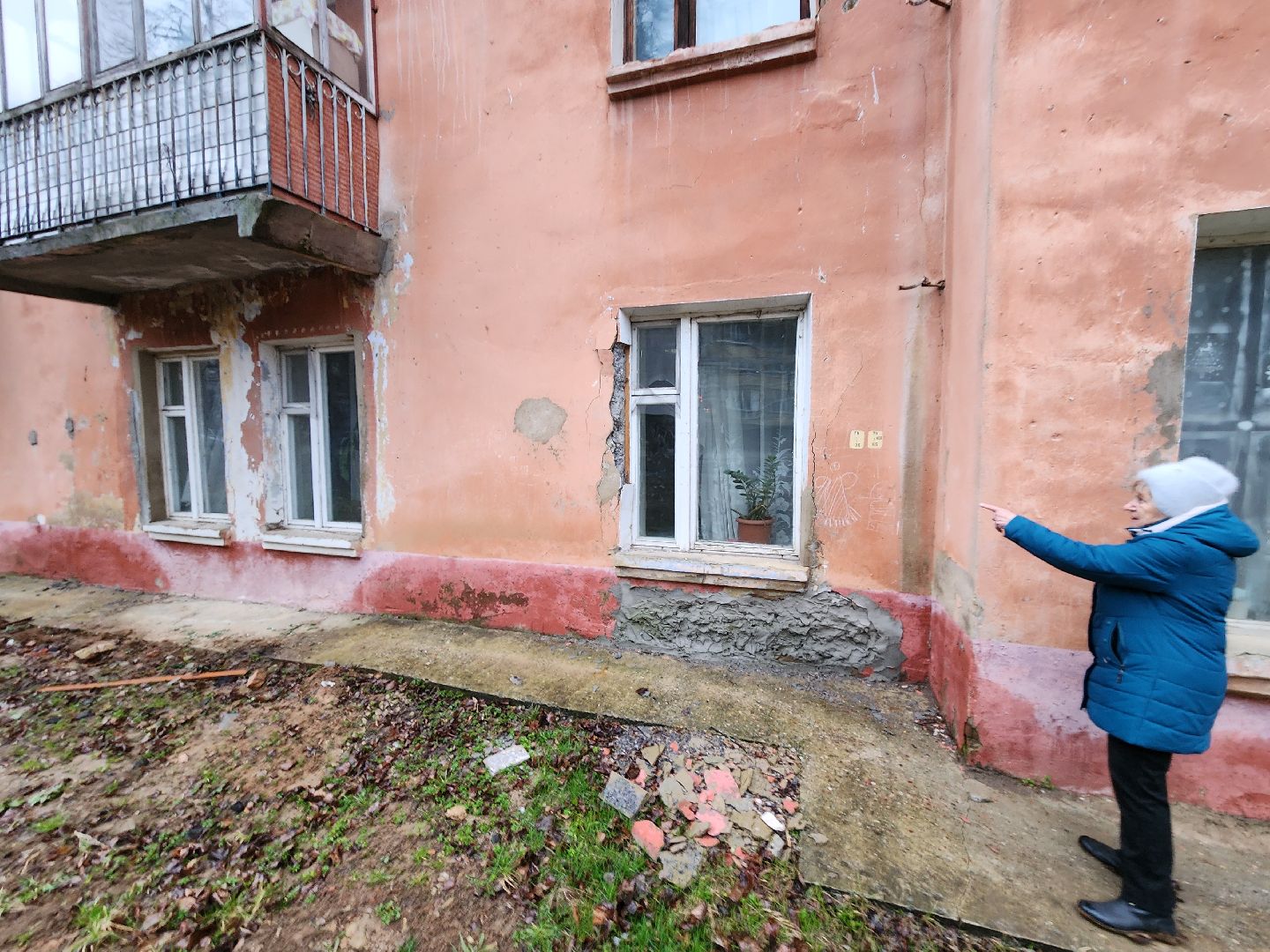 Чехов, поселок Любучаны, выездная администрация, встреча с жителями, обращения граждан, улица Заводская, текущий ремонт, отмостка, фасад, цоколь, мбу чеховское благоустройство,