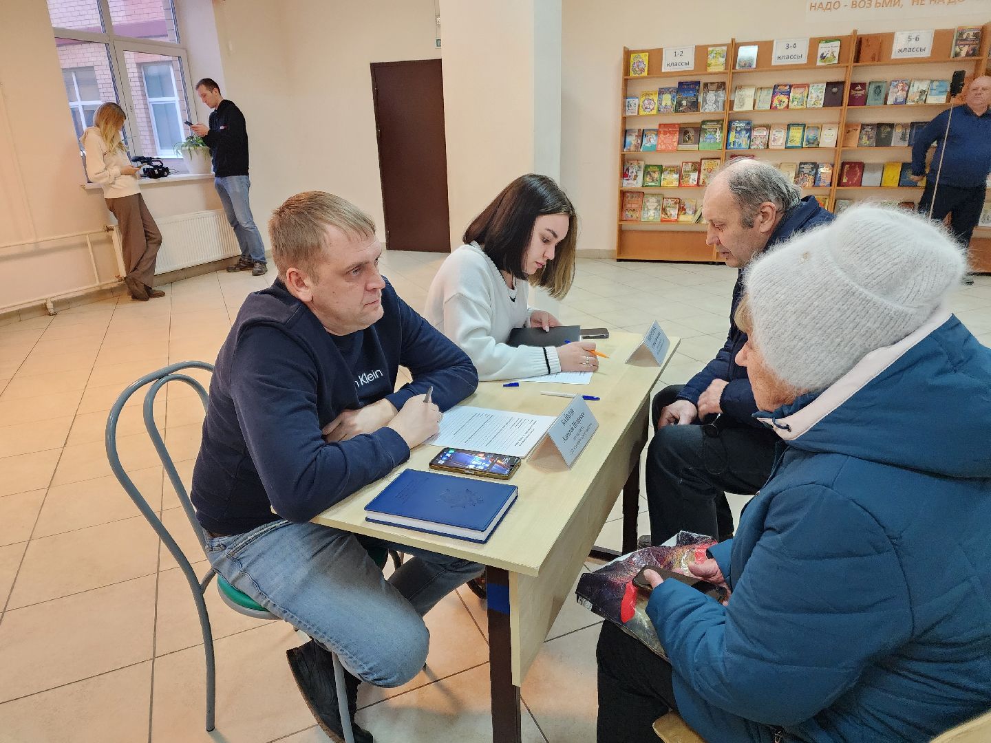 Чехов, поселок Любучаны, выездная администрация, встреча с жителями, обращения граждан, улица Заводская, текущий ремонт, отмостка, фасад, цоколь, мбу чеховское благоустройство,