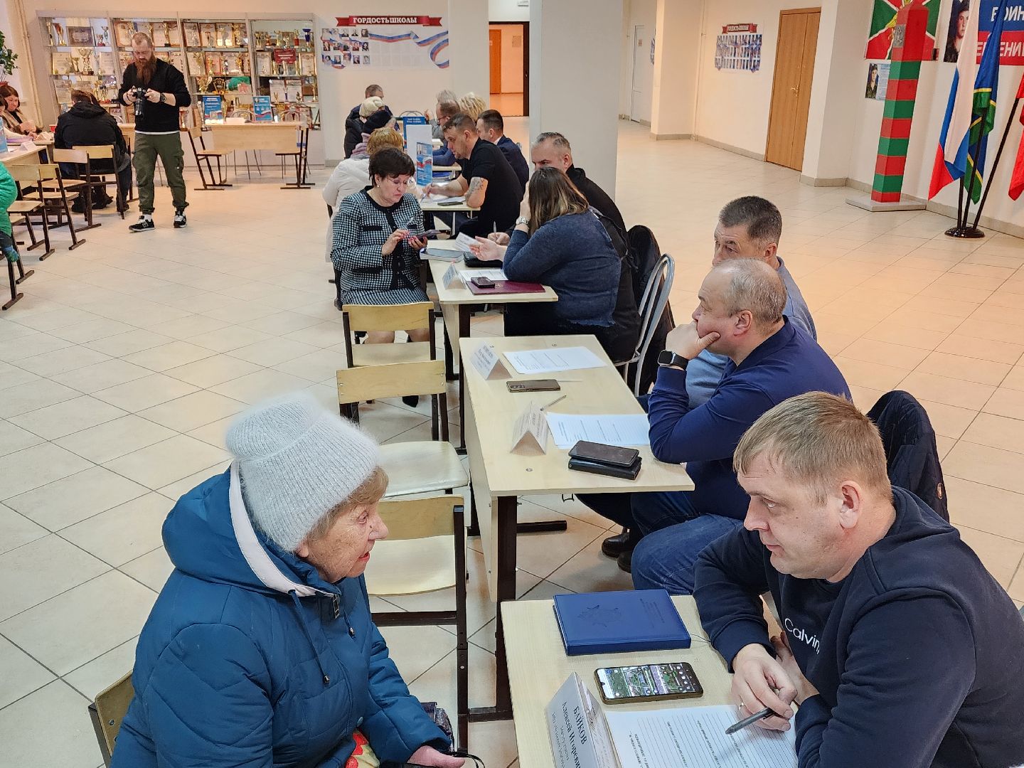 Чехов, поселок Любучаны, выездная администрация, встреча с жителями, обращения граждан, улица Заводская, текущий ремонт, отмостка, фасад, цоколь, мбу чеховское благоустройство,