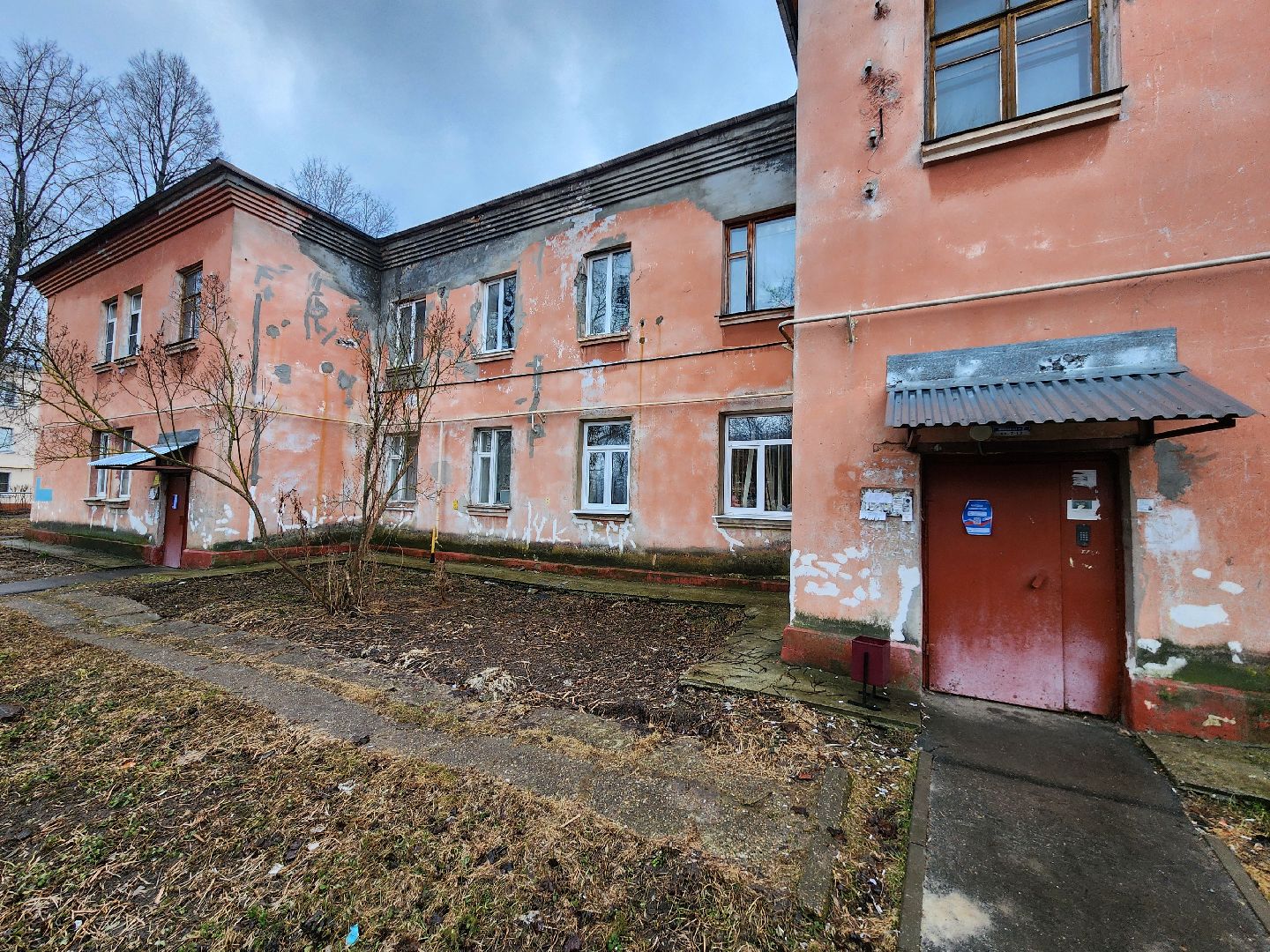 Чехов, поселок Любучаны, выездная администрация, встреча с жителями, обращения граждан, улица Заводская, текущий ремонт, отмостка, фасад, цоколь, мбу чеховское благоустройство,