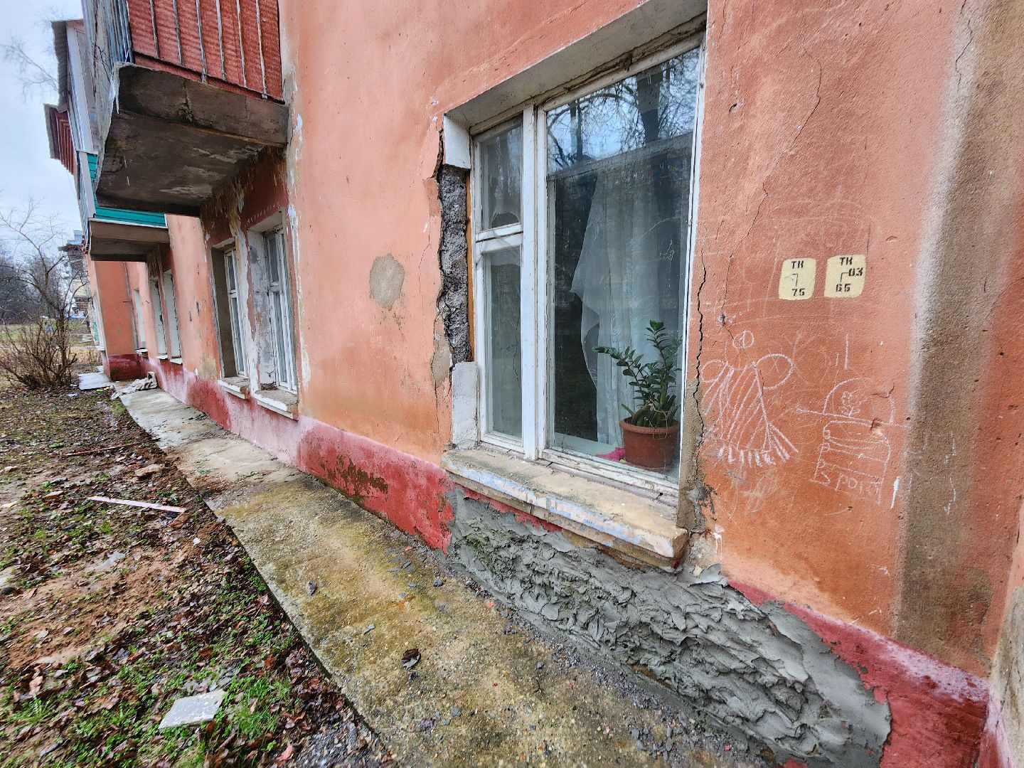 Чехов, поселок Любучаны, выездная администрация, встреча с жителями, обращения граждан, улица Заводская, текущий ремонт, отмостка, фасад, цоколь, мбу чеховское благоустройство,