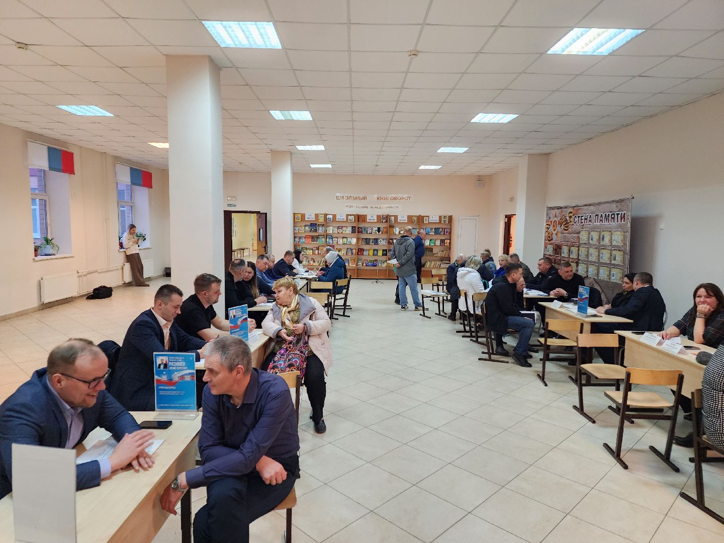 Чехов, поселок Любучаны, выездная администрация, встреча с жителями, обращения граждан, улица Заводская, текущий ремонт, отмостка, фасад, цоколь, мбу чеховское благоустройство,