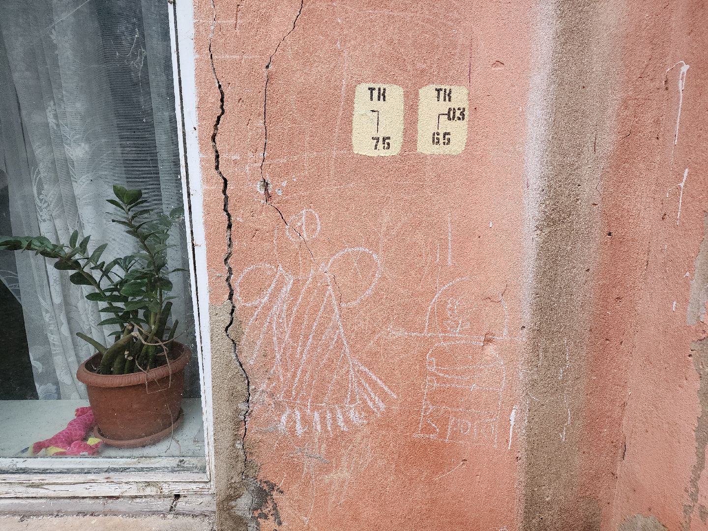 Чехов, поселок Любучаны, выездная администрация, встреча с жителями, обращения граждан, улица Заводская, текущий ремонт, отмостка, фасад, цоколь, мбу чеховское благоустройство,