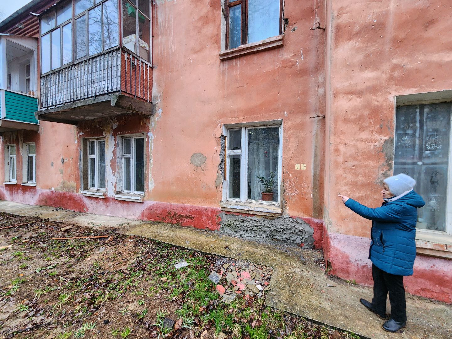 Чехов, поселок Любучаны, выездная администрация, встреча с жителями, обращения граждан, улица Заводская, текущий ремонт, отмостка, фасад, цоколь, мбу чеховское благоустройство,