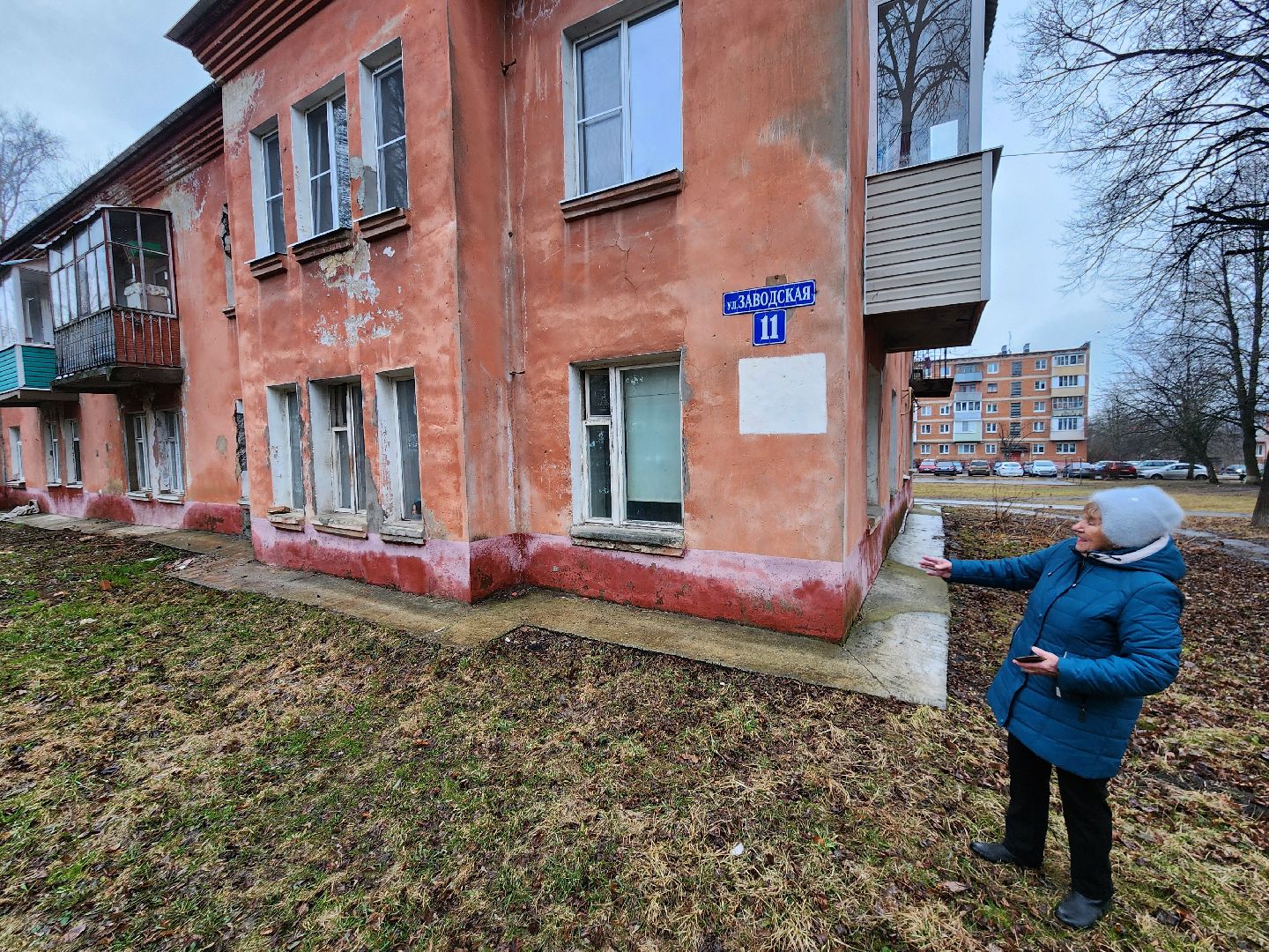 Чехов, поселок Любучаны, выездная администрация, встреча с жителями, обращения граждан, улица Заводская, текущий ремонт, отмостка, фасад, цоколь, мбу чеховское благоустройство,
