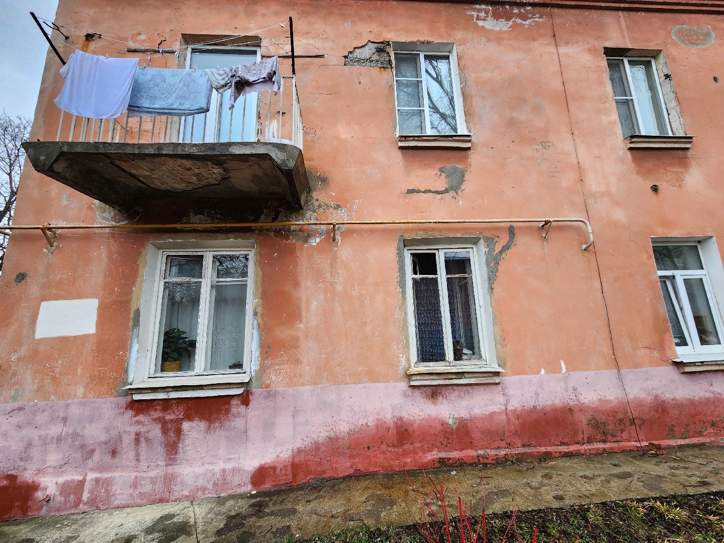 Чехов, поселок Любучаны, выездная администрация, встреча с жителями, обращения граждан, улица Заводская, текущий ремонт, отмостка, фасад, цоколь, мбу чеховское благоустройство,