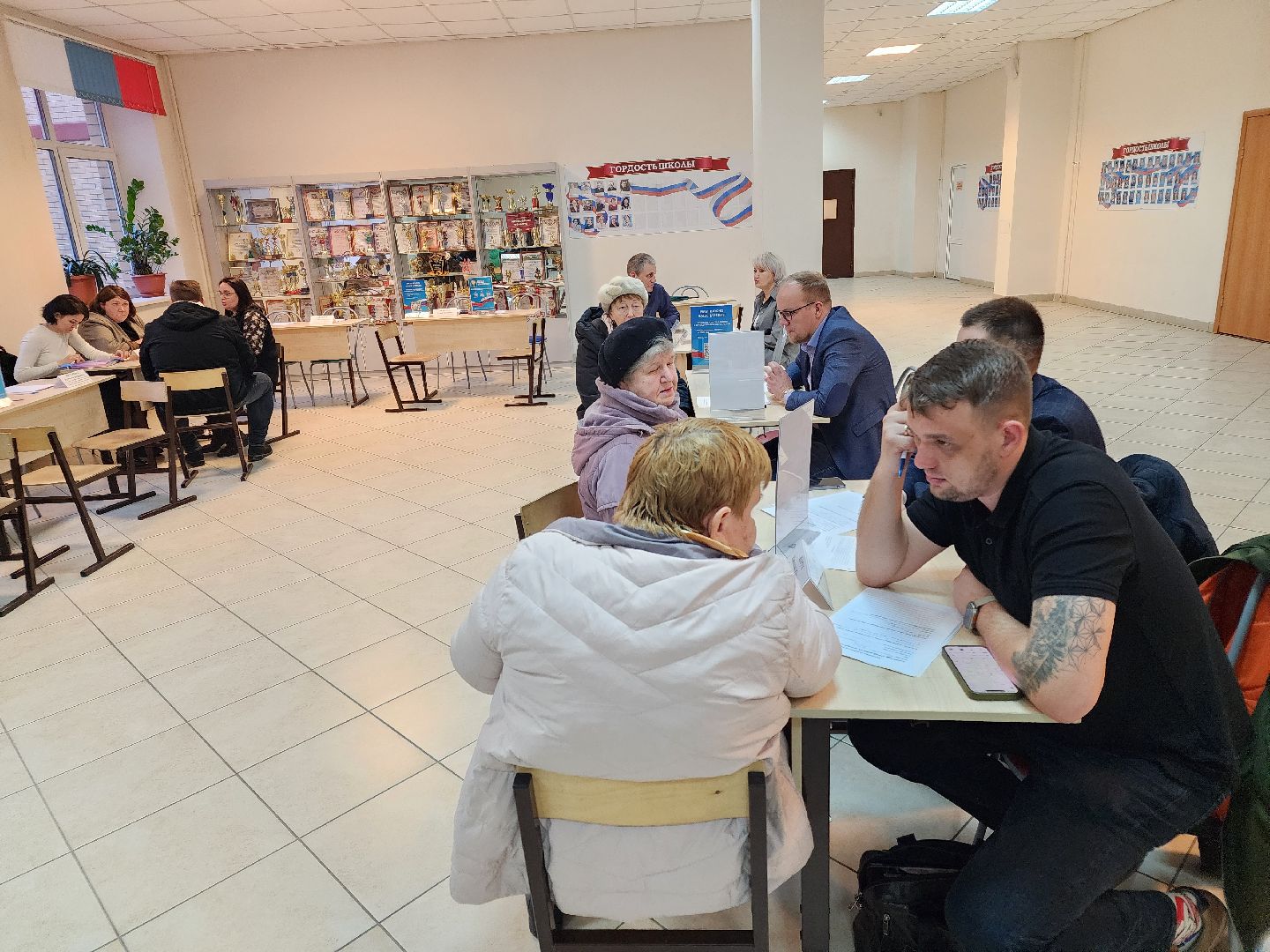 Чехов, поселок Любучаны, выездная администрация, встреча с жителями, обращения граждан, улица Заводская, текущий ремонт, отмостка, фасад, цоколь, мбу чеховское благоустройство,