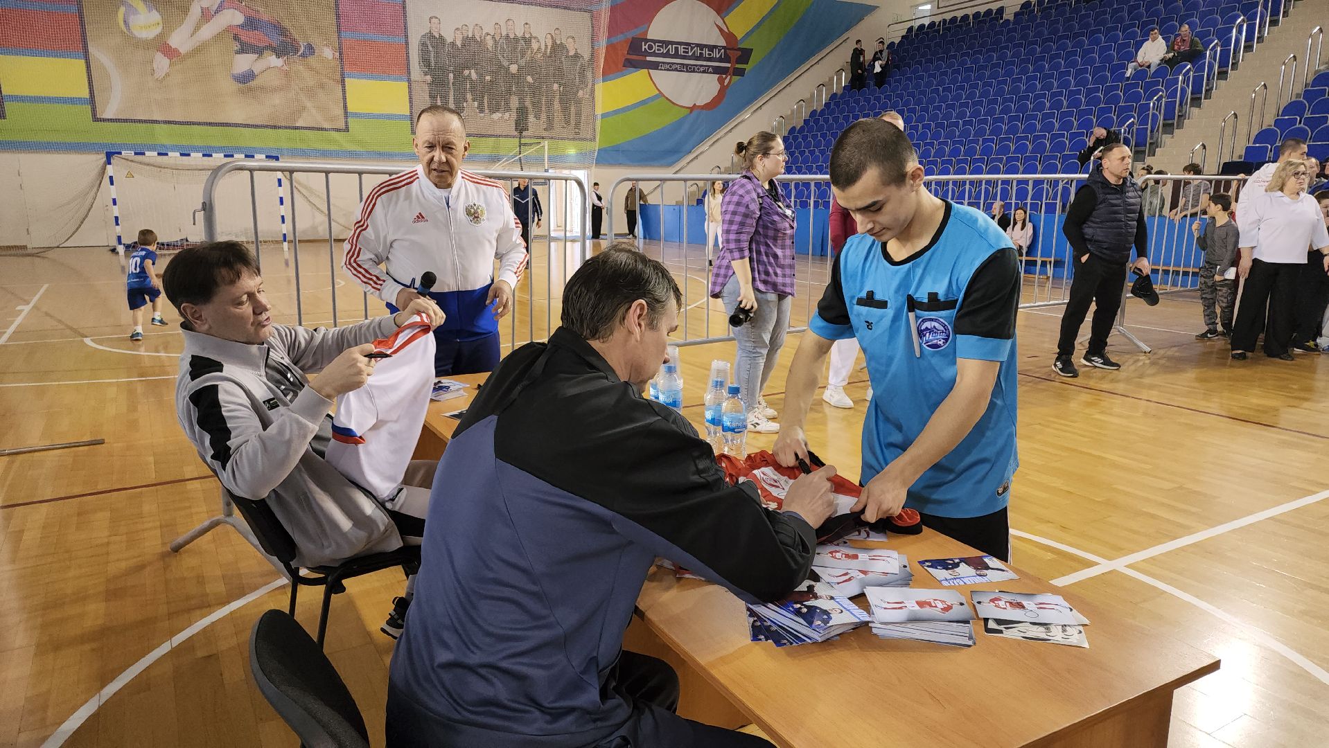 кашира, спорт, матч легенд, звезды футбола, автограф сессия, дс юбилейный, фк спартак,