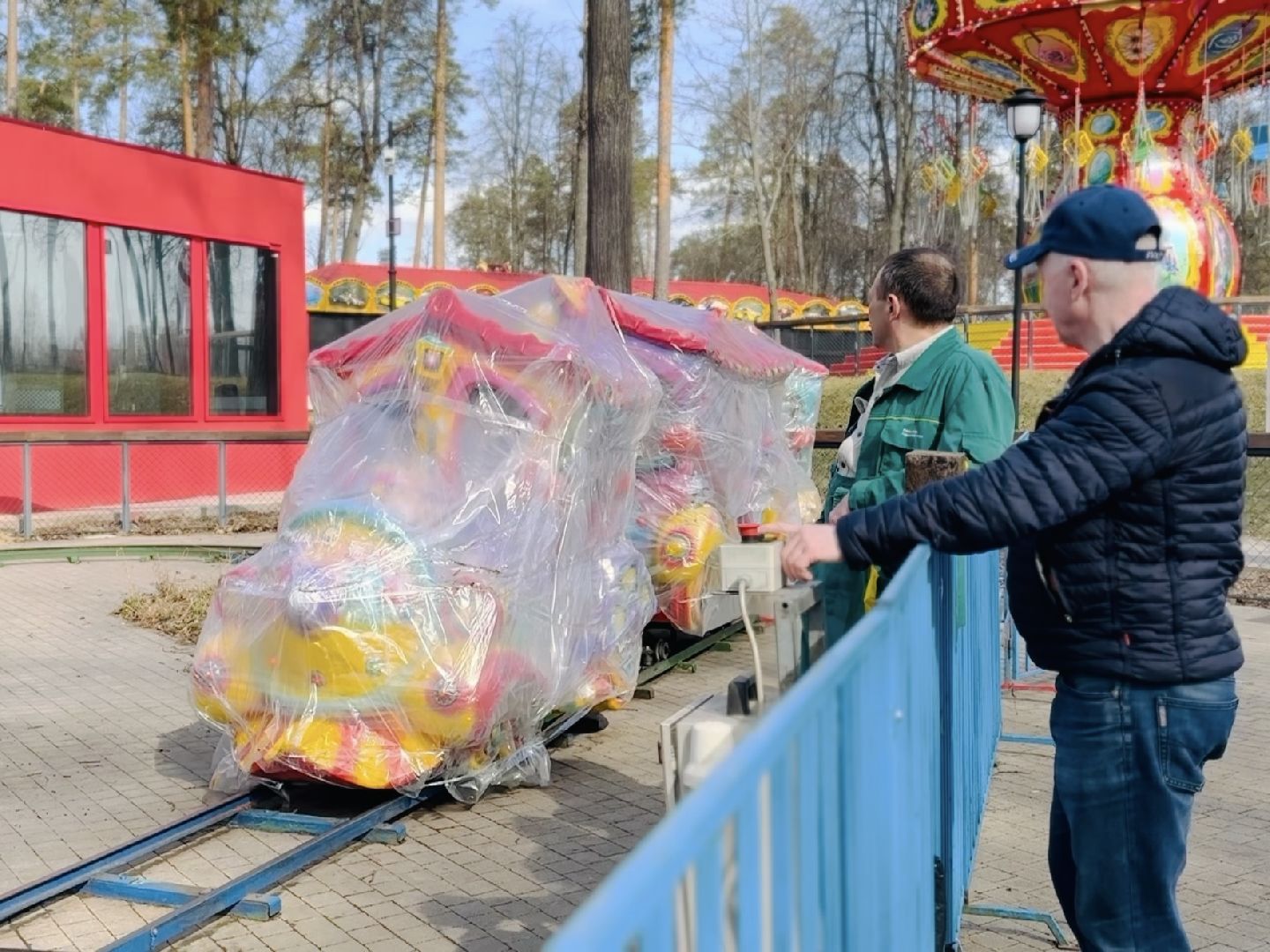 раменское, парк, городской парк, аттракцион детский паровоз, аттракционы, карусели,