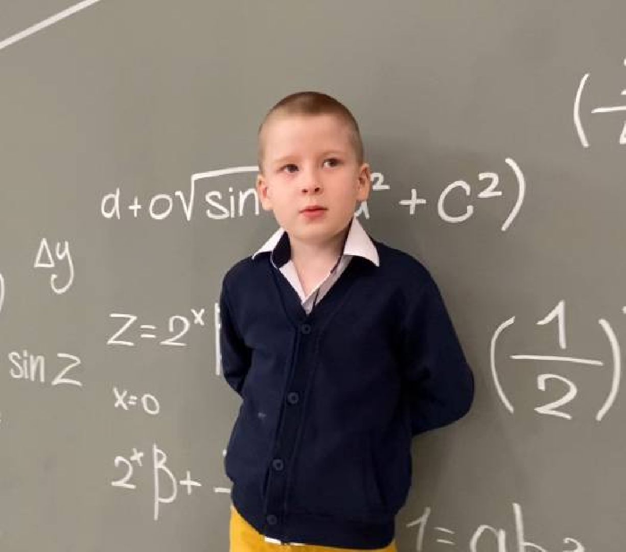 первоклассник, прим документов в школу, образовательный центр Сабурово, школа в Сабурово, первоклашки,