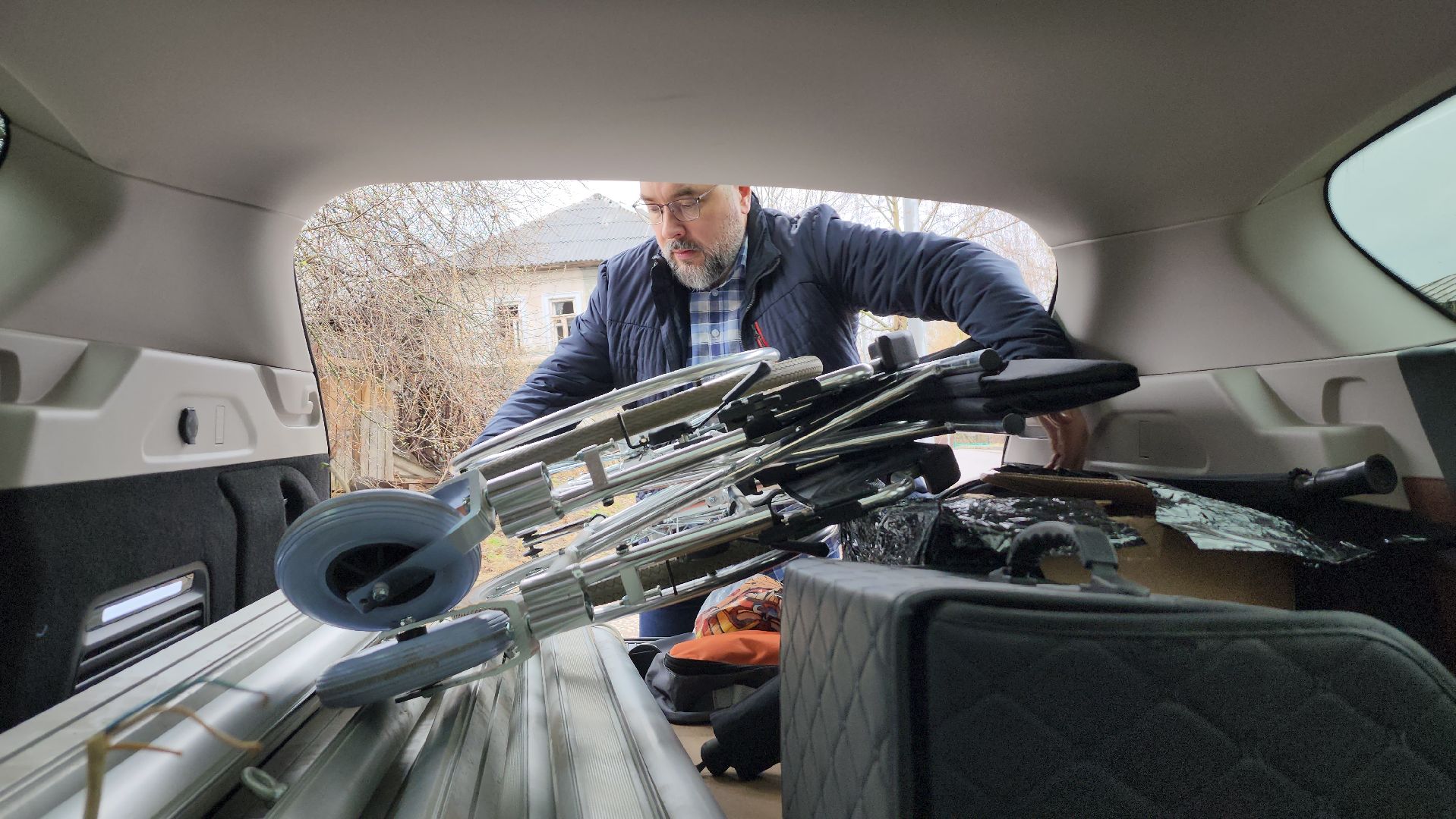 серпухов, волонтеры, спецоперация, гуманитарная помощь, улица калужская, распятский храм,